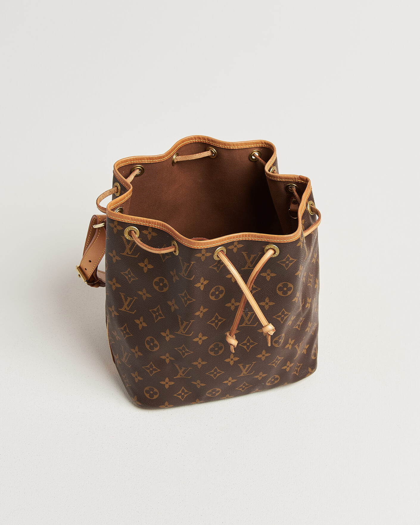 Herr | Pre-Owned & Vintage Bags | Louis Vuitton Pre-Owned | Petit Noé Monogram