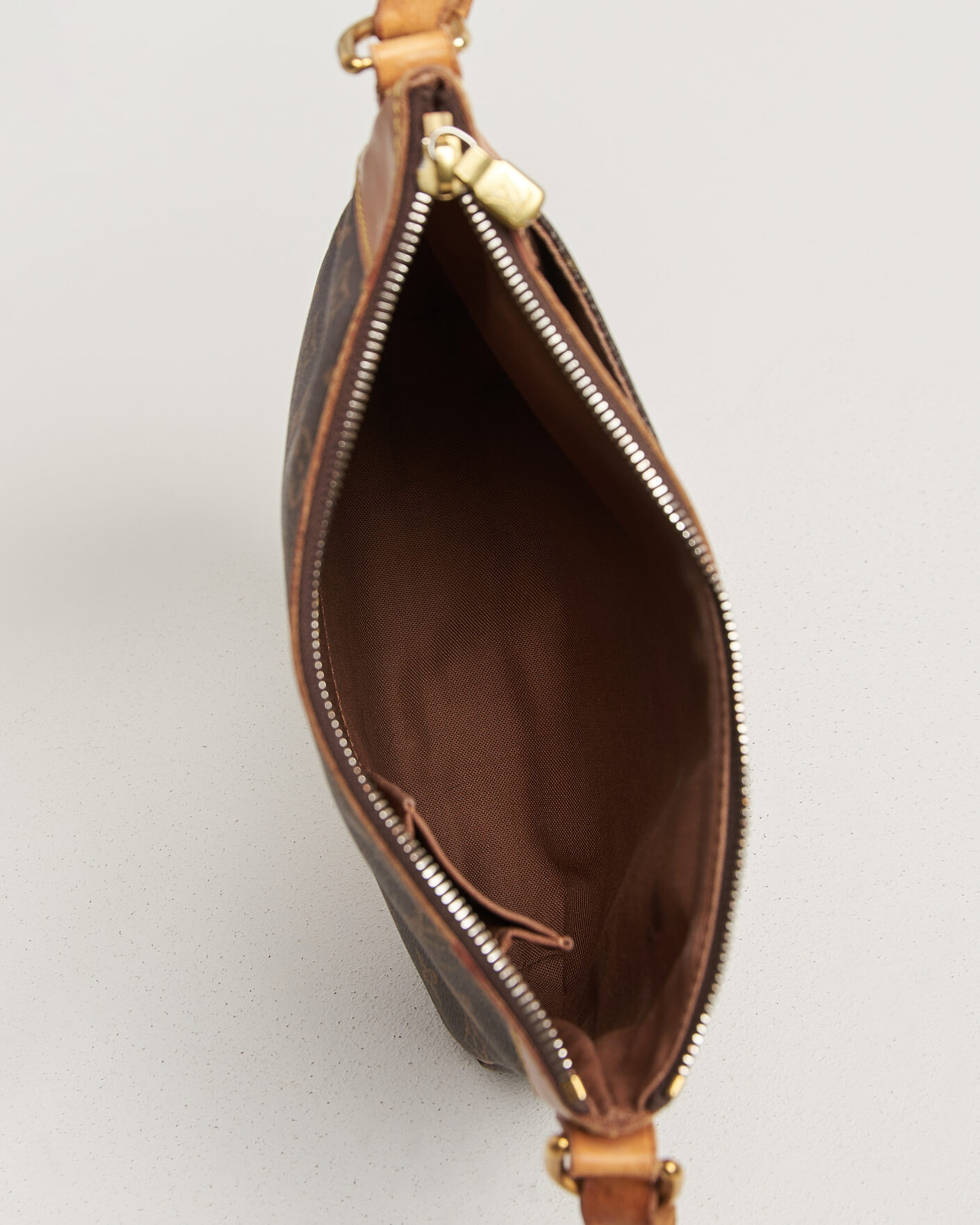 Herr | Pre-Owned & Vintage Bags | Louis Vuitton Pre-Owned | Odeon PM Bag Monogram