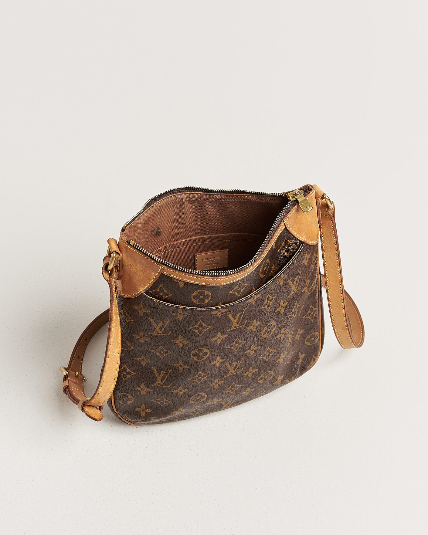 Herr | Pre-Owned & Vintage Bags | Louis Vuitton Pre-Owned | Odeon PM Bag Monogram