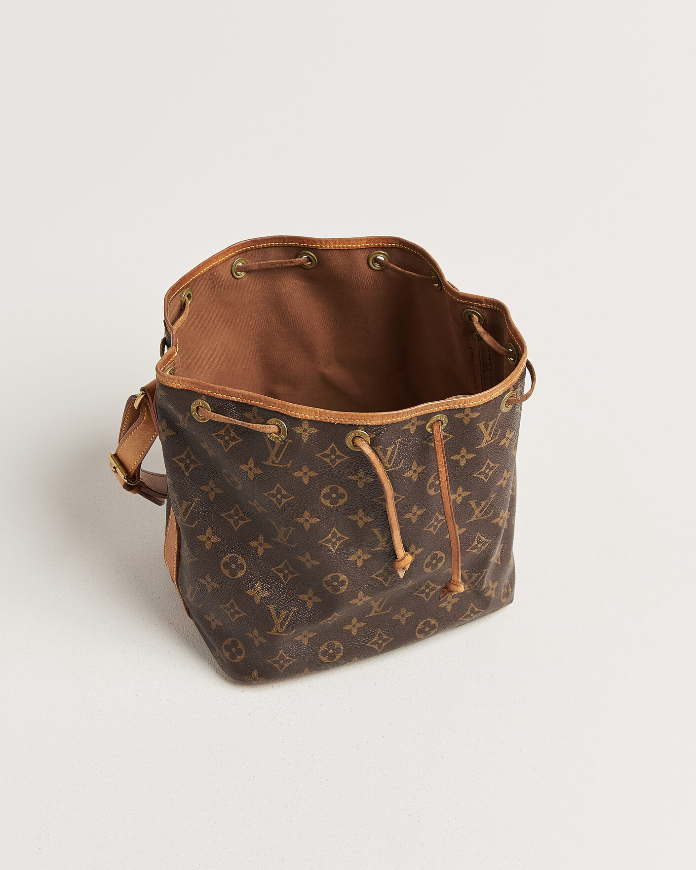 Herr | Pre-Owned & Vintage Bags | Louis Vuitton Pre-Owned | Petit Noé Monogram