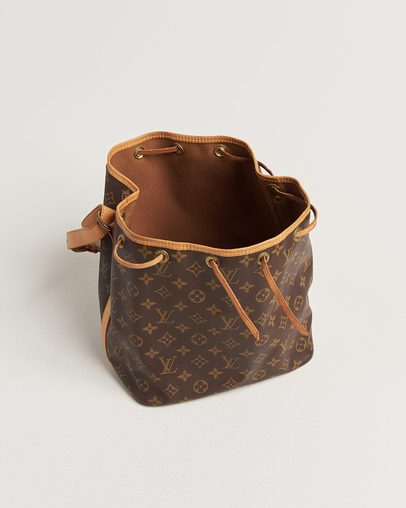 Herr | Pre-Owned & Vintage Bags | Louis Vuitton Pre-Owned | Petit Noé Monogram