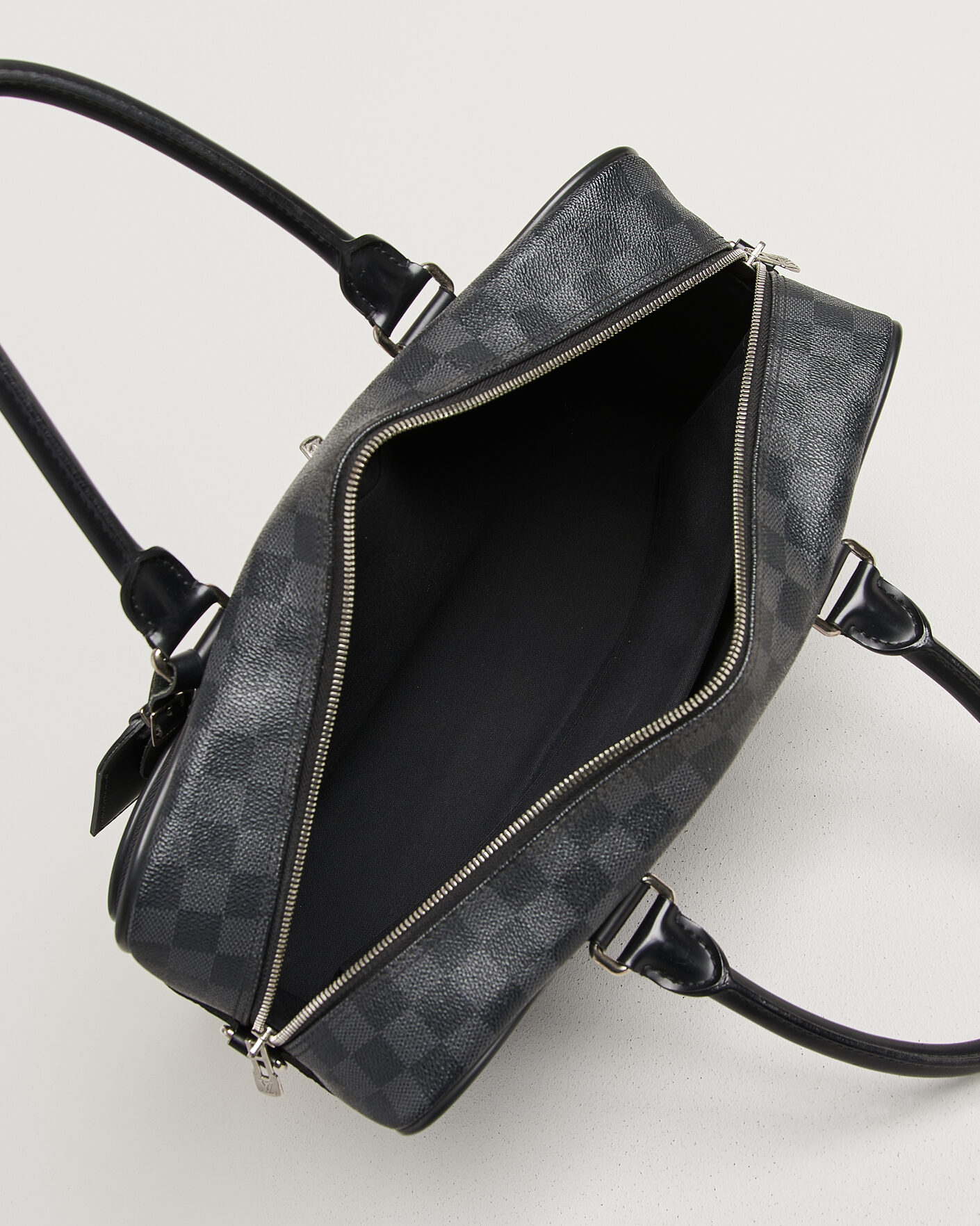 Herr | Pre-Owned & Vintage Bags | Louis Vuitton Pre-Owned | Agal Bag Damier Graphite