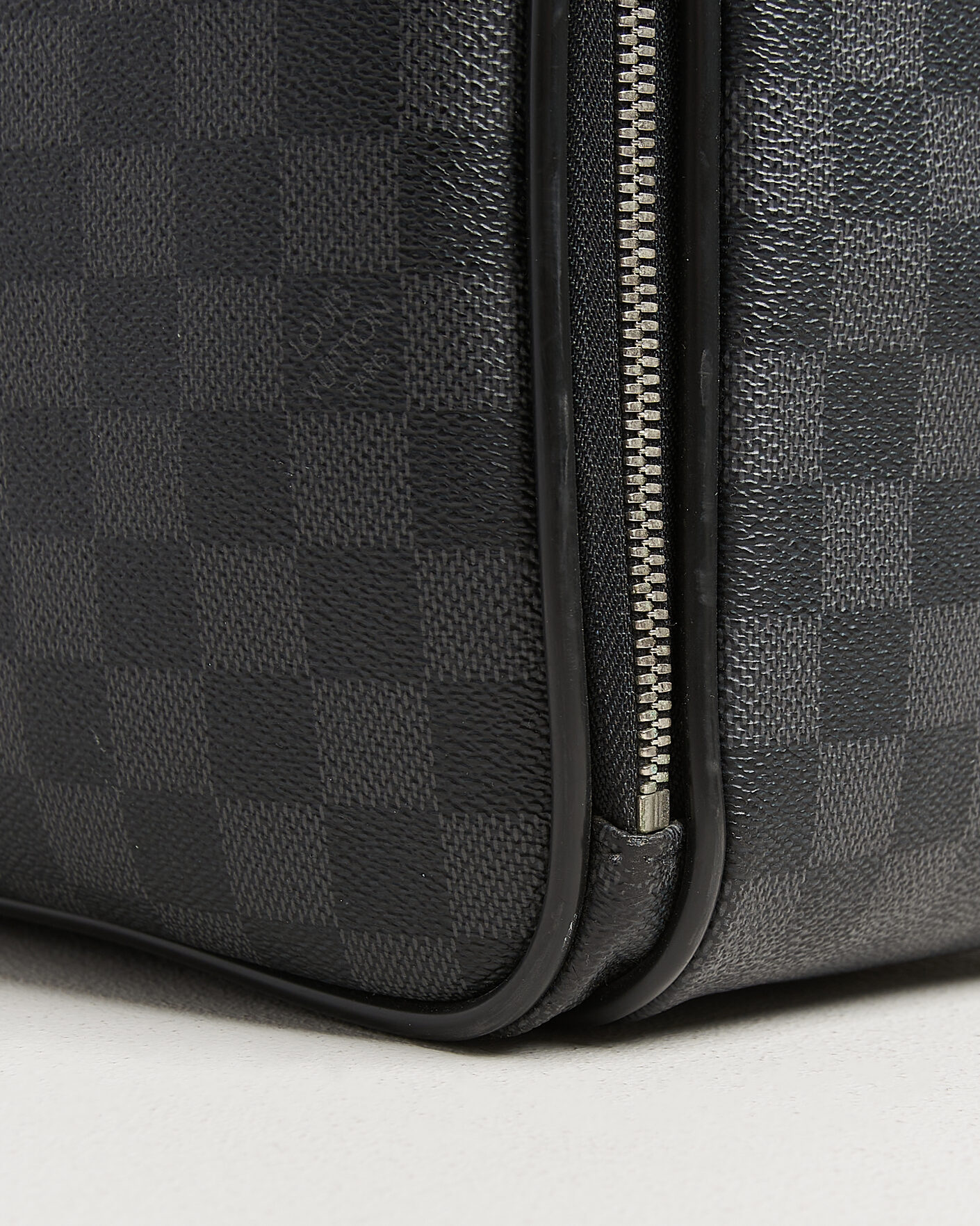 Herr | Pre-Owned & Vintage Bags | Louis Vuitton Pre-Owned | Agal Bag Damier Graphite