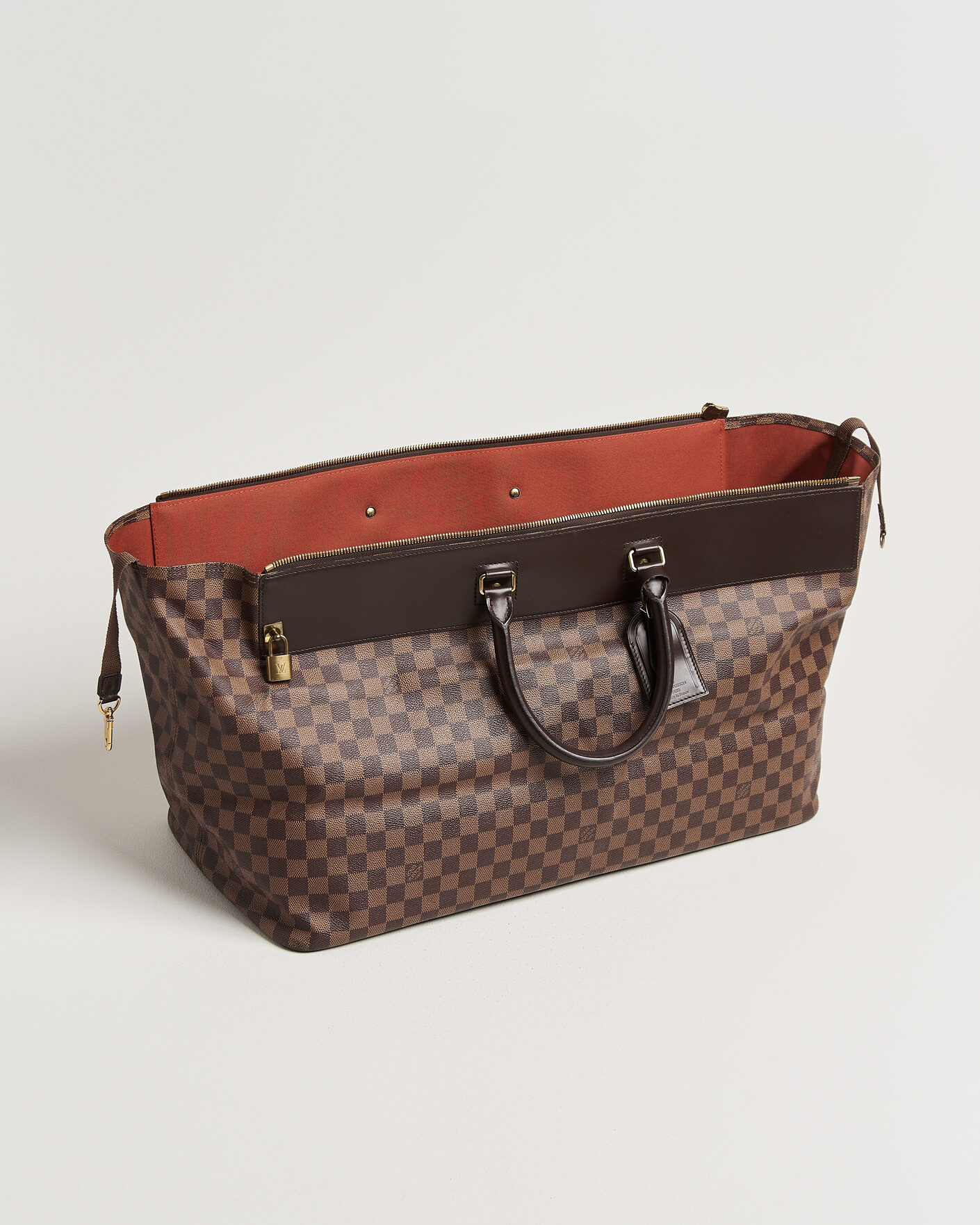 Herr | Pre-Owned & Vintage Bags | Louis Vuitton Pre-Owned | Greenwich GM Travel Bag Damier Ebene