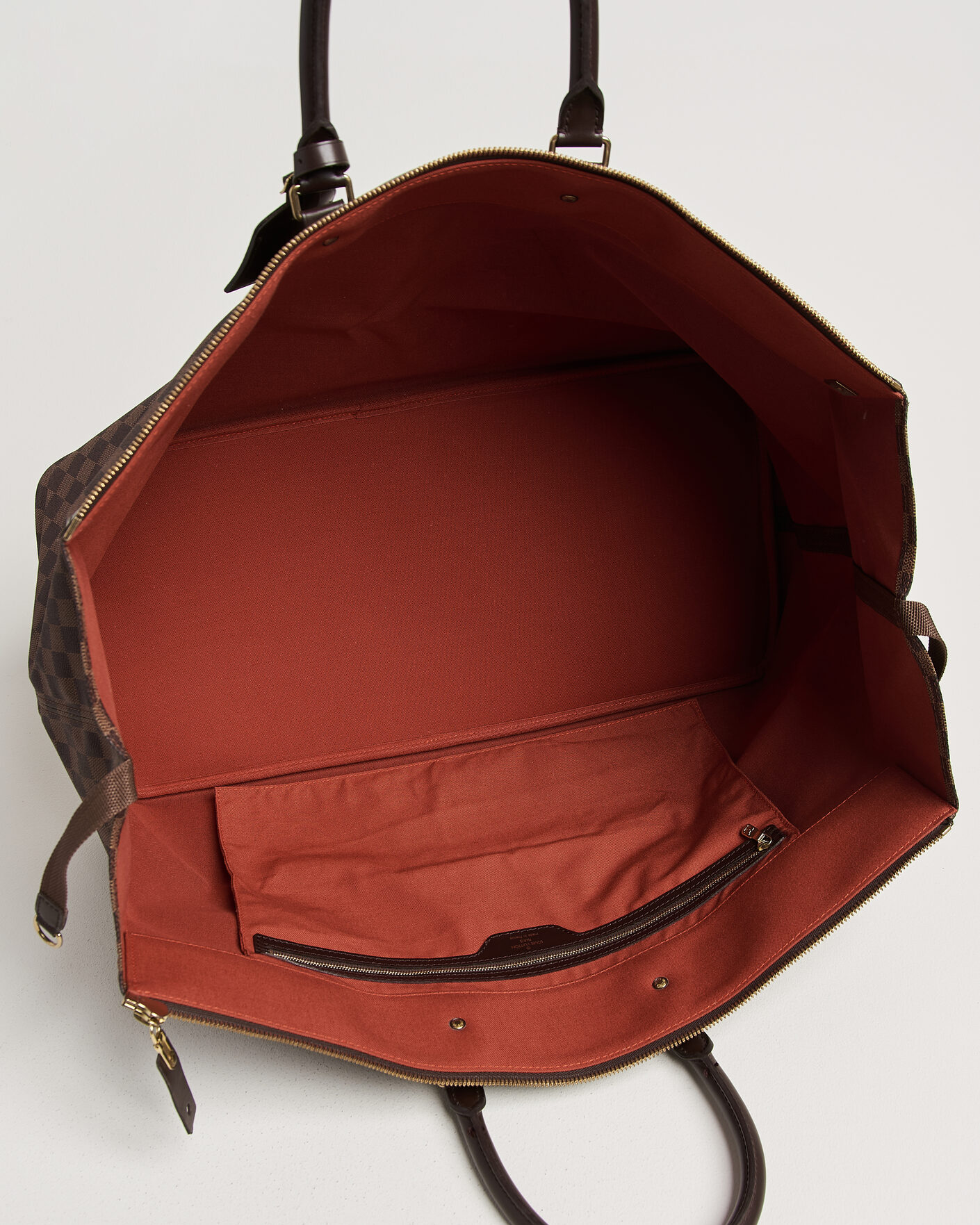 Herr | Pre-Owned & Vintage Bags | Louis Vuitton Pre-Owned | Greenwich GM Travel Bag Damier Ebene