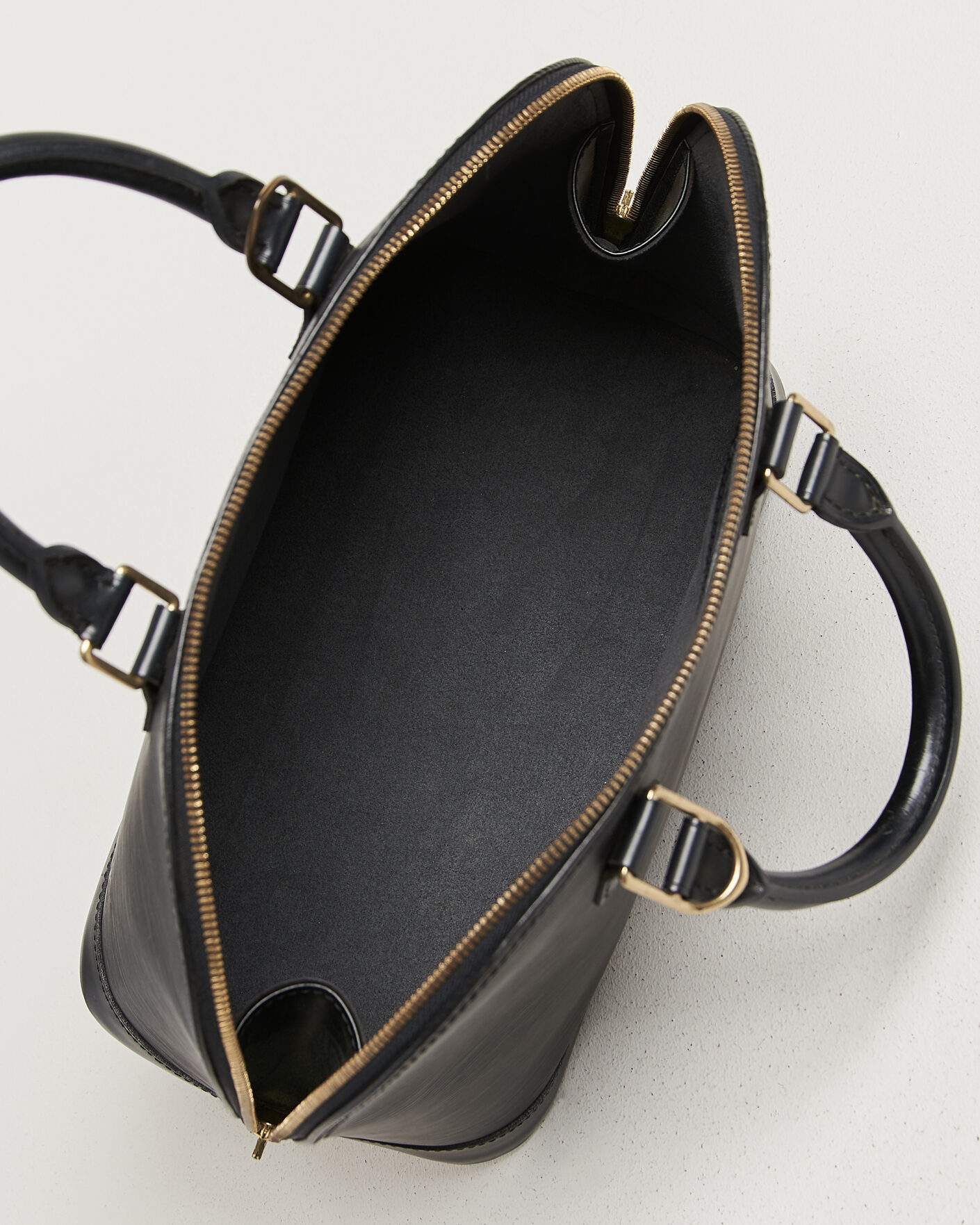 Herr | Pre-Owned & Vintage Bags | Louis Vuitton Pre-Owned | Alma PM Bag Epi Leather Black