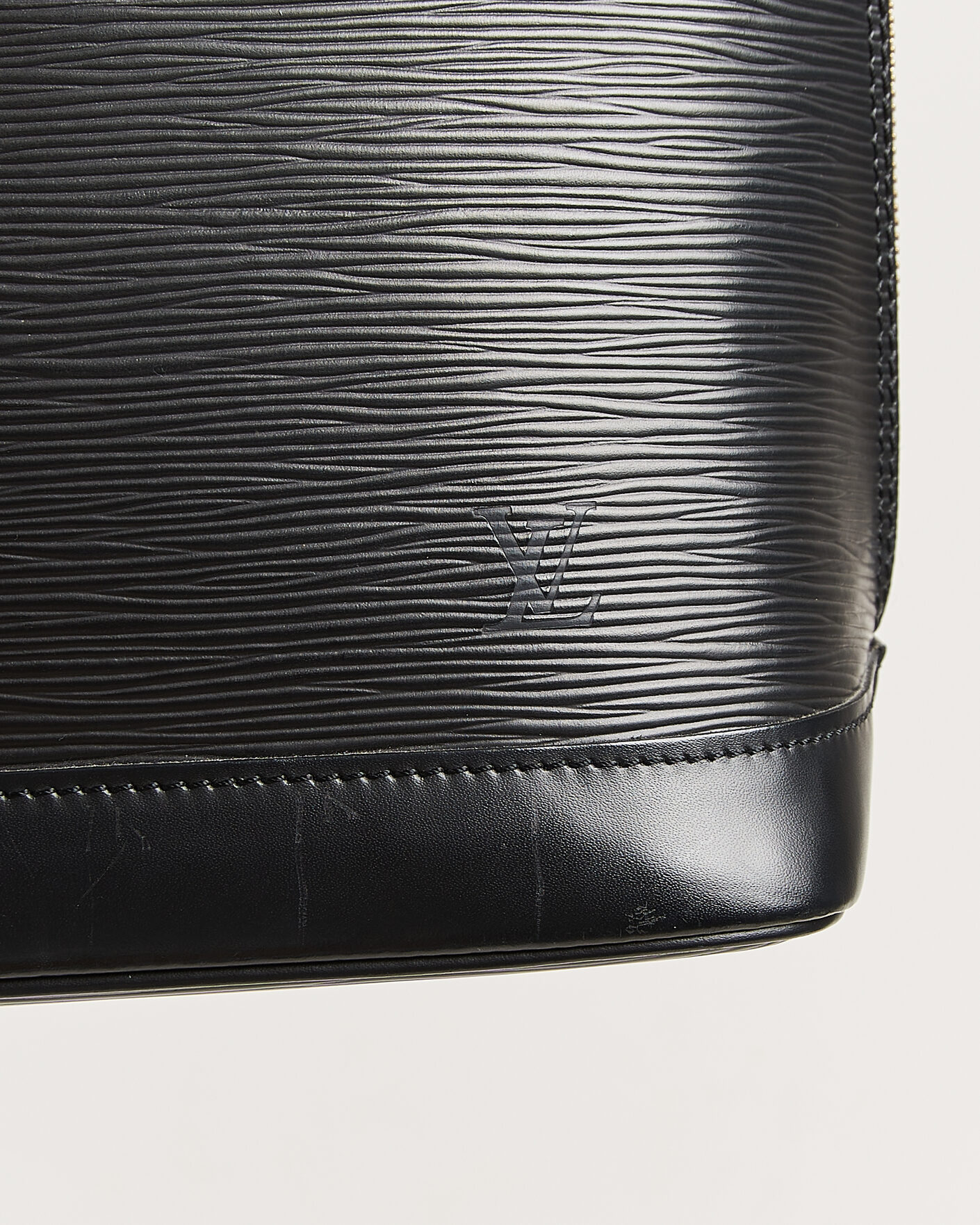 Herr | Pre-Owned & Vintage Bags | Louis Vuitton Pre-Owned | Alma PM Bag Epi Leather Black