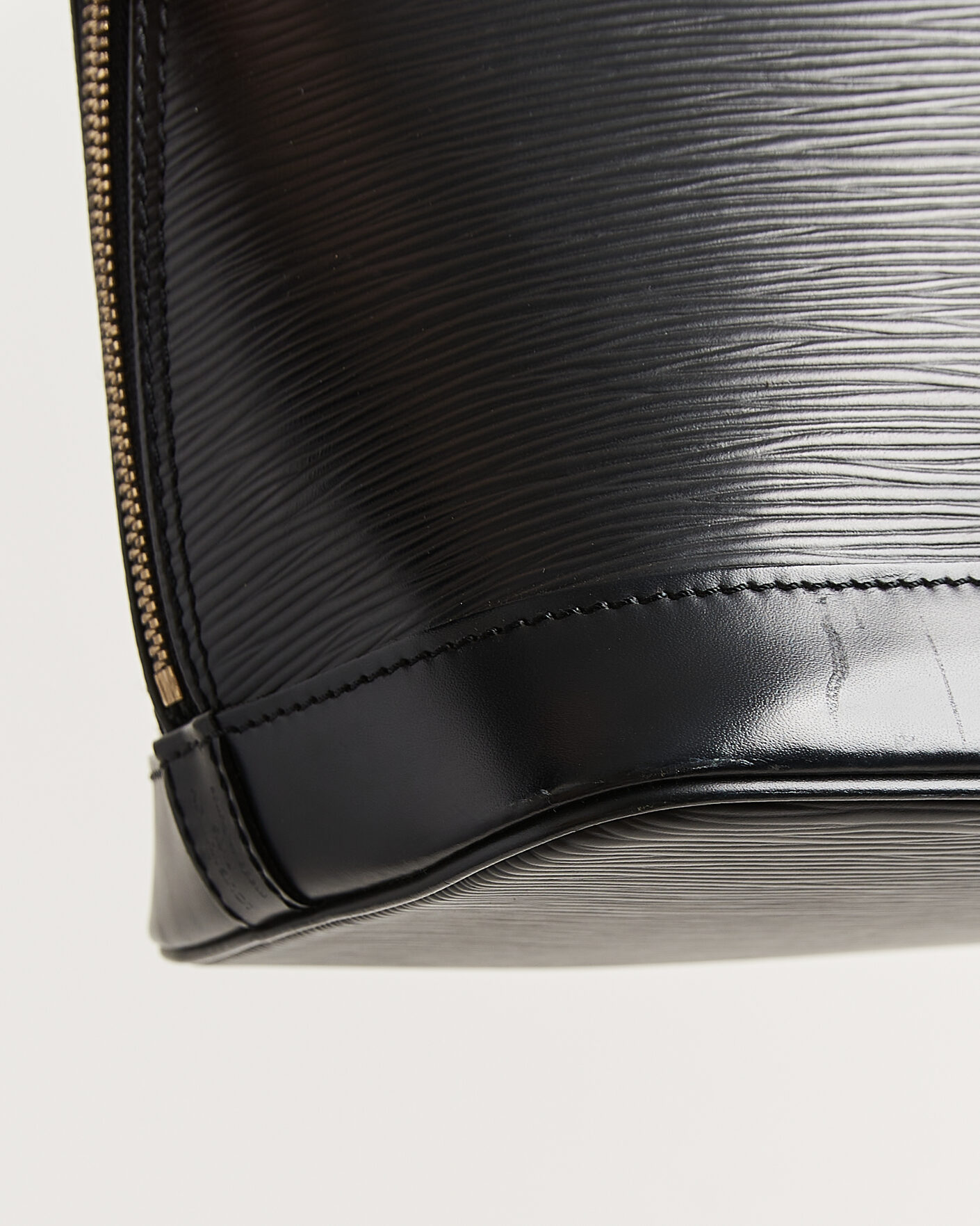 Herr | Pre-Owned & Vintage Bags | Louis Vuitton Pre-Owned | Alma PM Bag Epi Leather Black