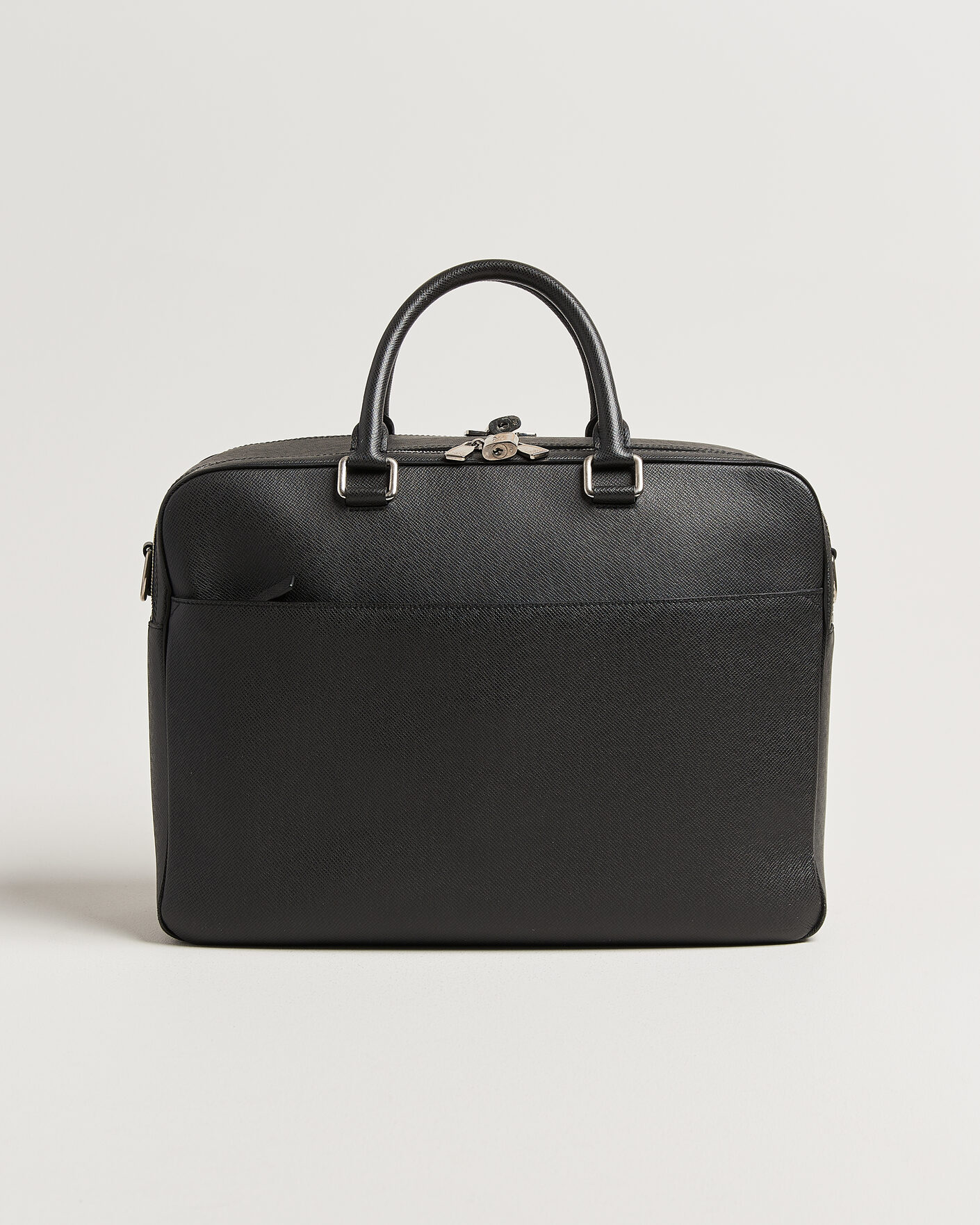 Herr | Pre-Owned & Vintage Bags | Louis Vuitton Pre-Owned | Overnight Bag Taiga Leather Black