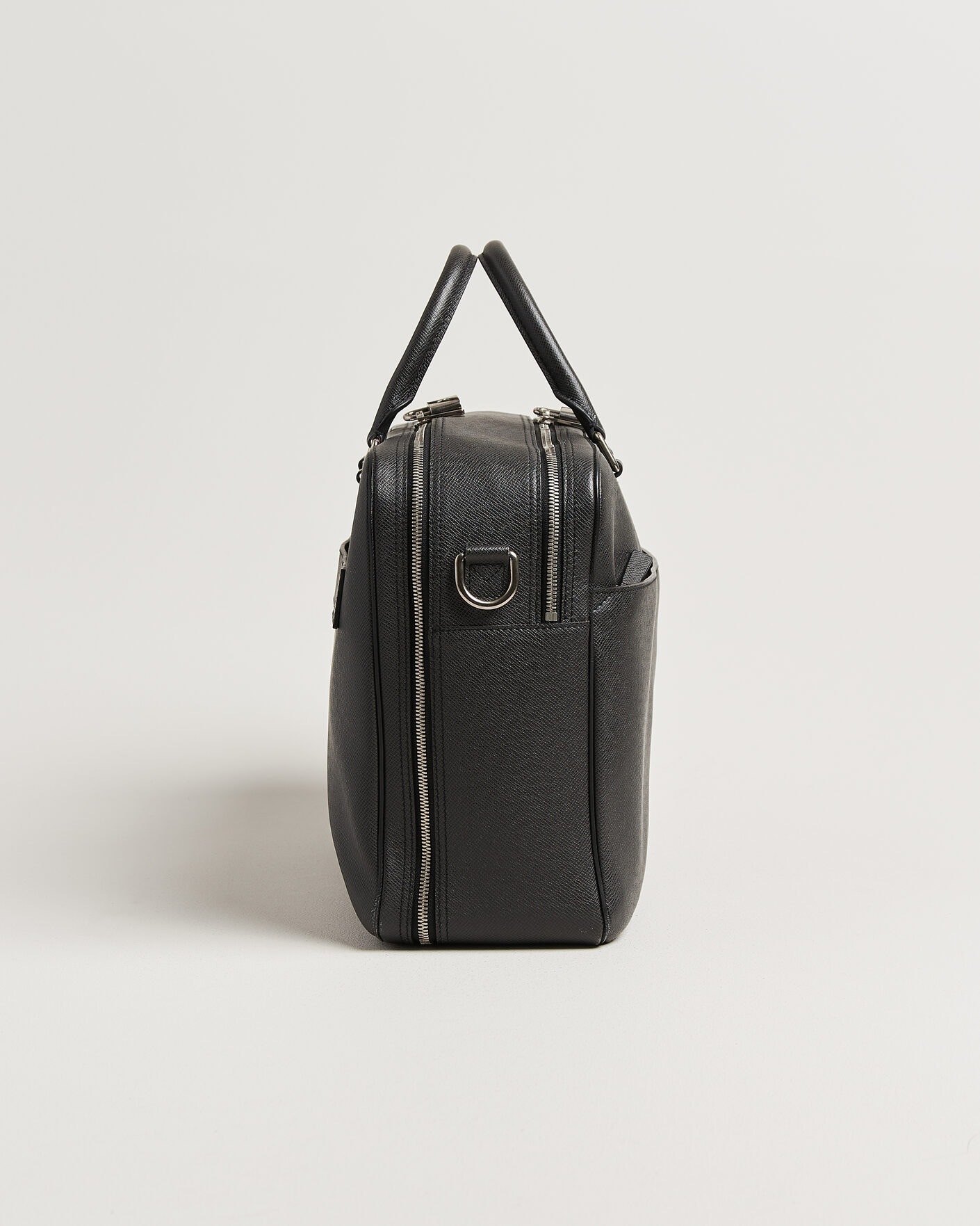 Herr | Pre-Owned & Vintage Bags | Louis Vuitton Pre-Owned | Overnight Bag Taiga Leather Black