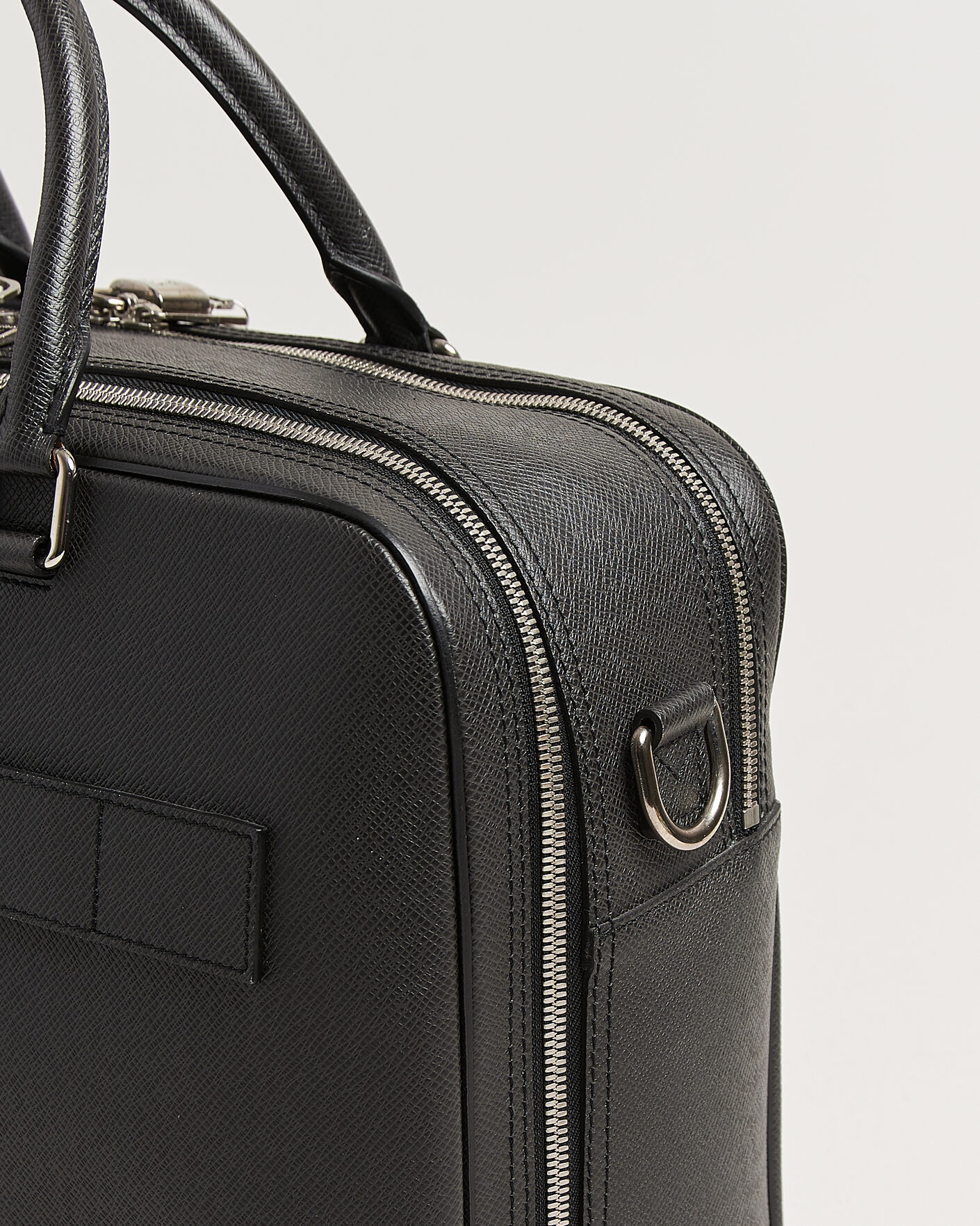 Herr | Pre-Owned & Vintage Bags | Louis Vuitton Pre-Owned | Overnight Bag Taiga Leather Black
