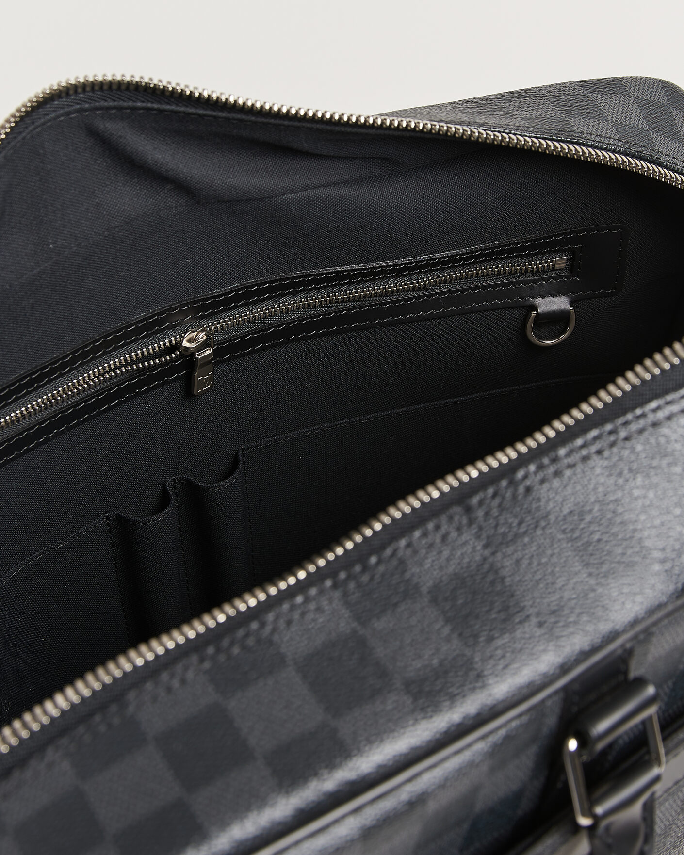 Herr | Pre-Owned & Vintage Bags | Louis Vuitton Pre-Owned | Porte Documents Voyage Damier Graphite
