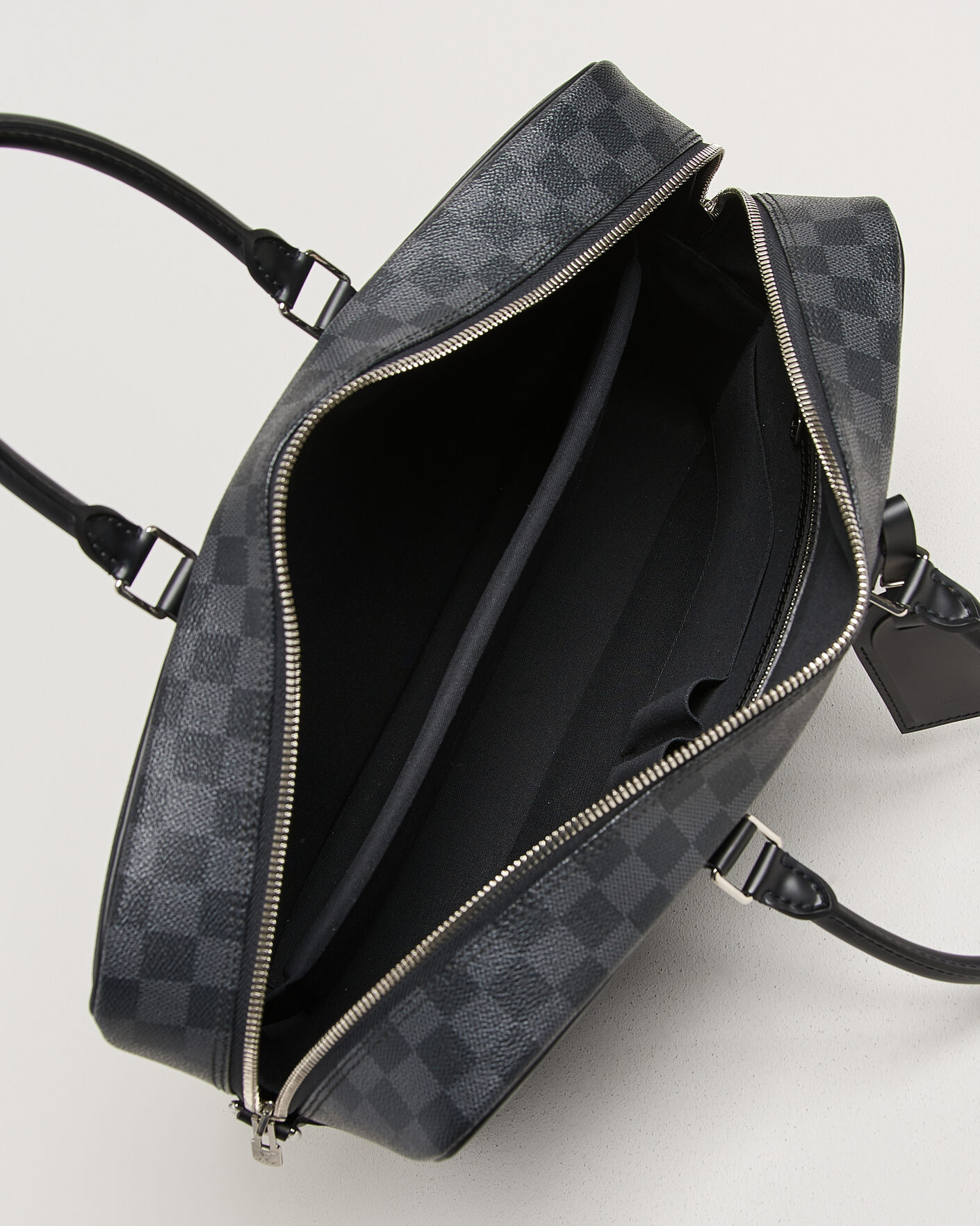 Herr | Pre-Owned & Vintage Bags | Louis Vuitton Pre-Owned | Porte Documents Voyage Damier Graphite