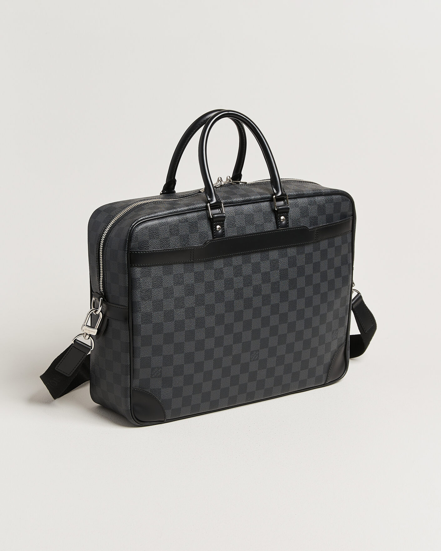 Herr | Pre-Owned & Vintage Bags | Louis Vuitton Pre-Owned | Porte Documents Voyage Damier Graphite