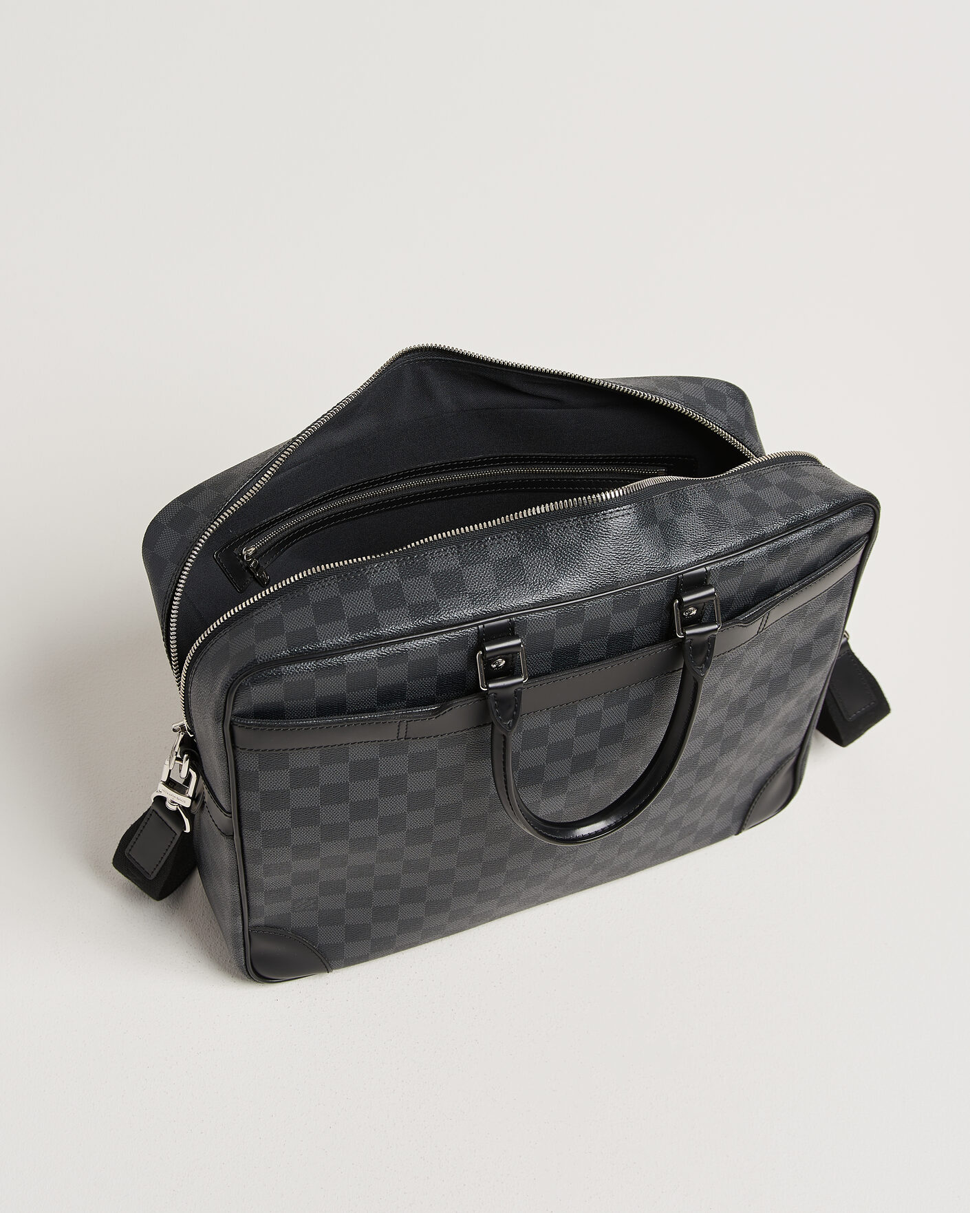 Herr | Pre-Owned & Vintage Bags | Louis Vuitton Pre-Owned | Porte Documents Voyage Damier Graphite