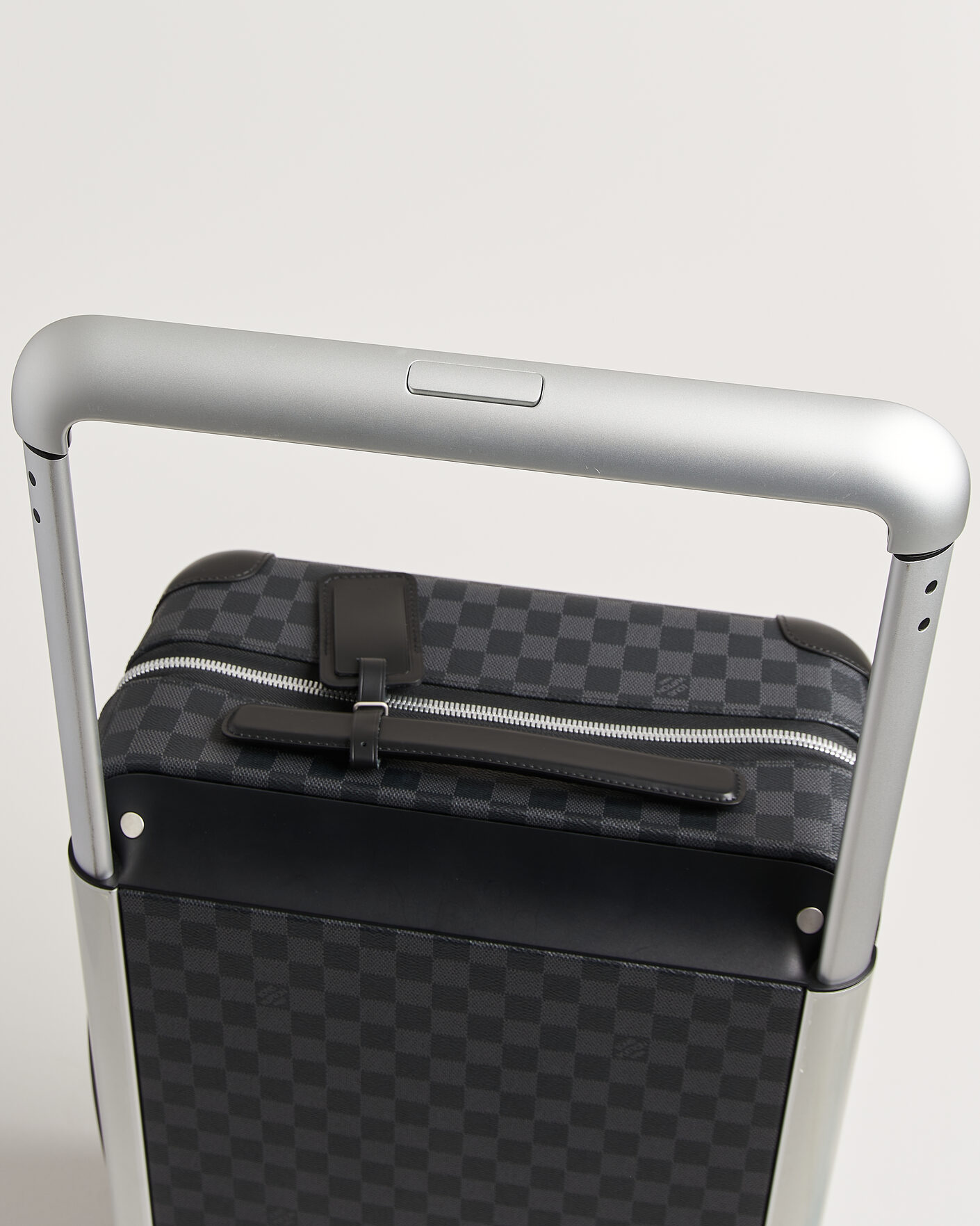 Herr | Pre-Owned & Vintage Bags | Louis Vuitton Pre-Owned | Horizon 55 Damier Graphite