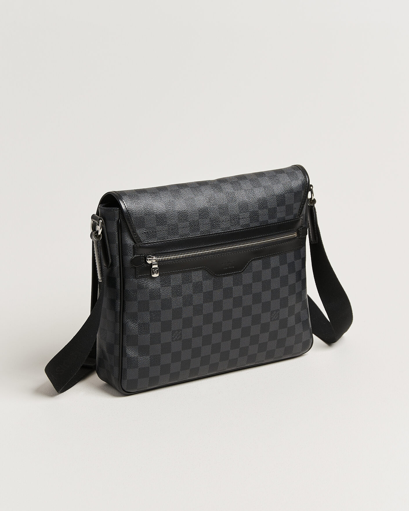 Herr | Pre-Owned & Vintage Bags | Louis Vuitton Pre-Owned | Daniel MM Shoulder Bag Damier Graphite