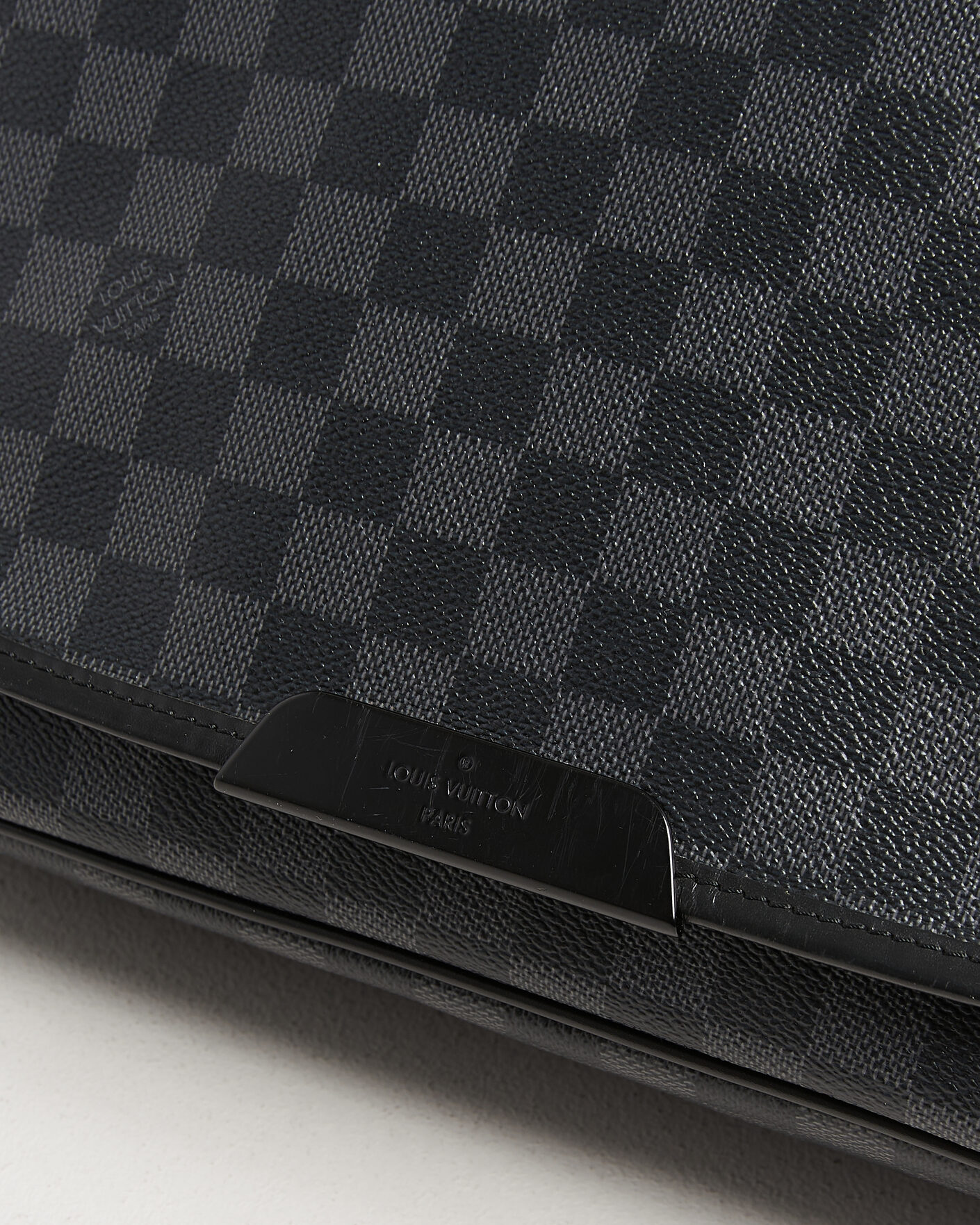 Herr | Pre-Owned & Vintage Bags | Louis Vuitton Pre-Owned | Daniel MM Shoulder Bag Damier Graphite