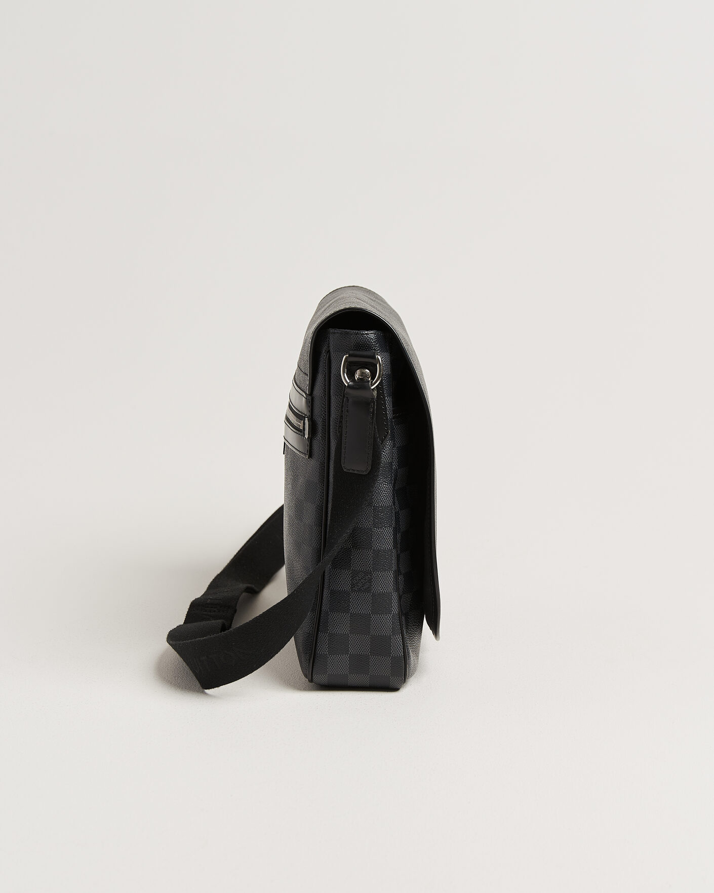 Herr | Pre-Owned & Vintage Bags | Louis Vuitton Pre-Owned | Daniel MM Shoulder Bag Damier Graphite