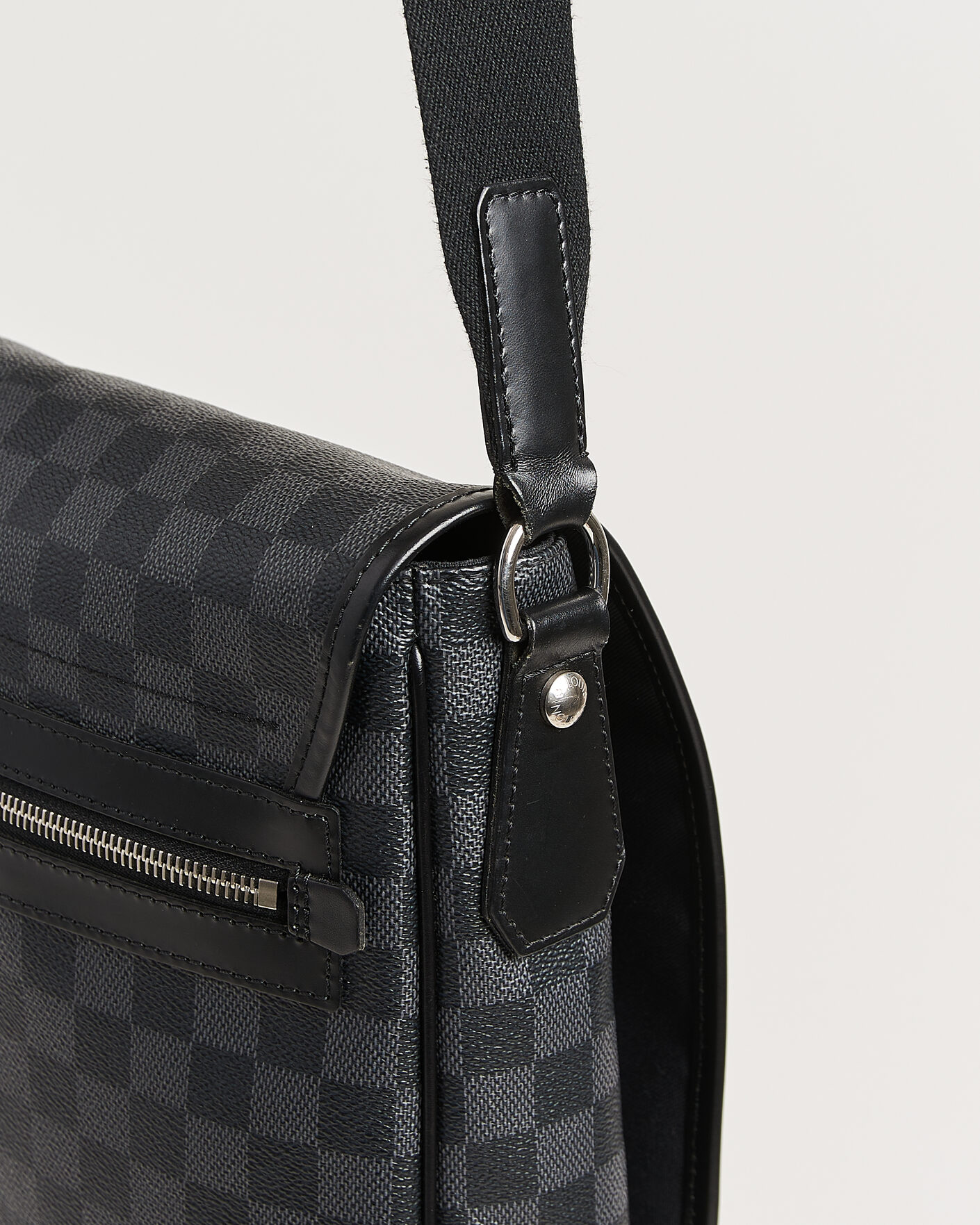 Herr | Pre-Owned & Vintage Bags | Louis Vuitton Pre-Owned | Daniel MM Shoulder Bag Damier Graphite