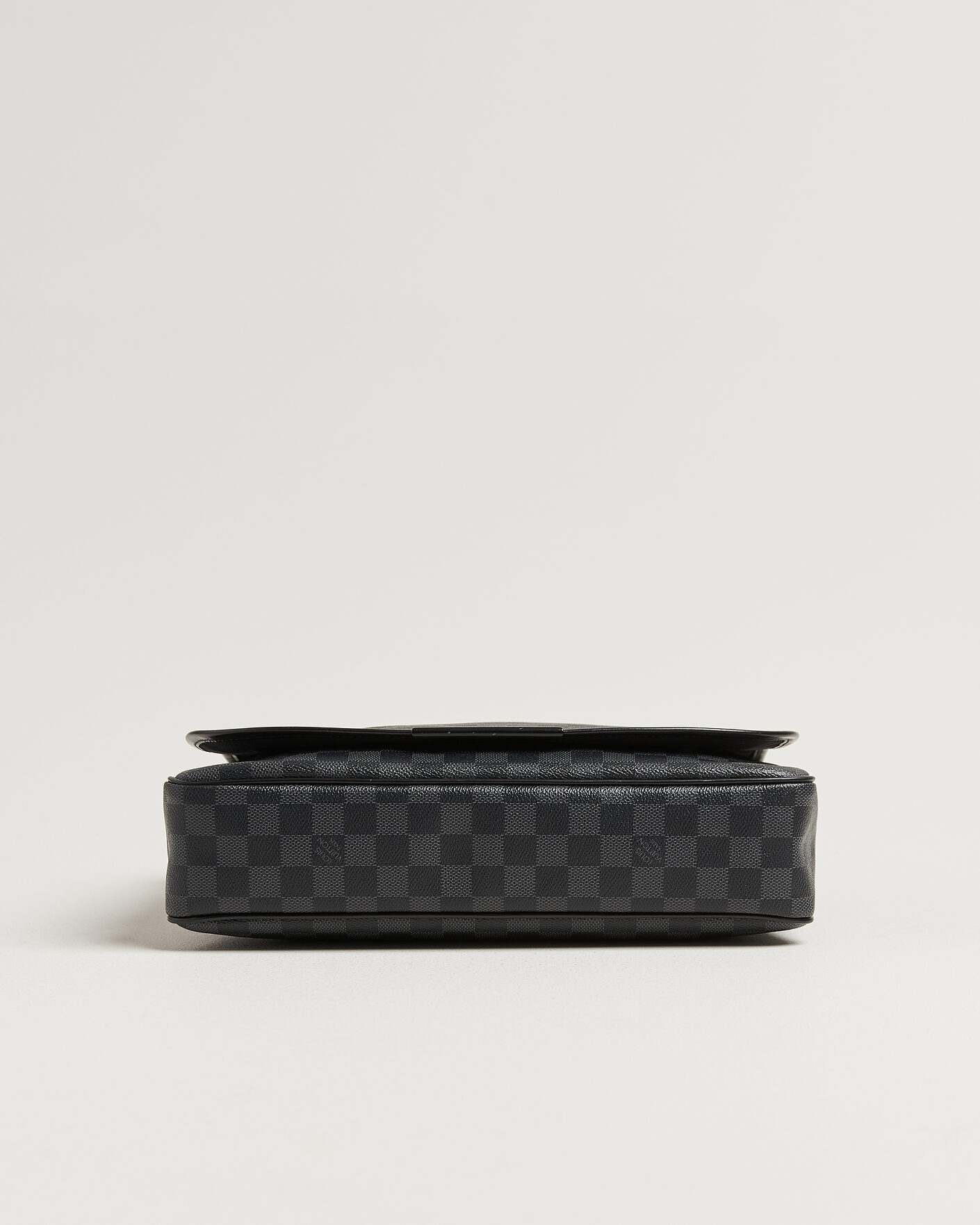 Herr | Pre-Owned & Vintage Bags | Louis Vuitton Pre-Owned | Daniel MM Shoulder Bag Damier Graphite