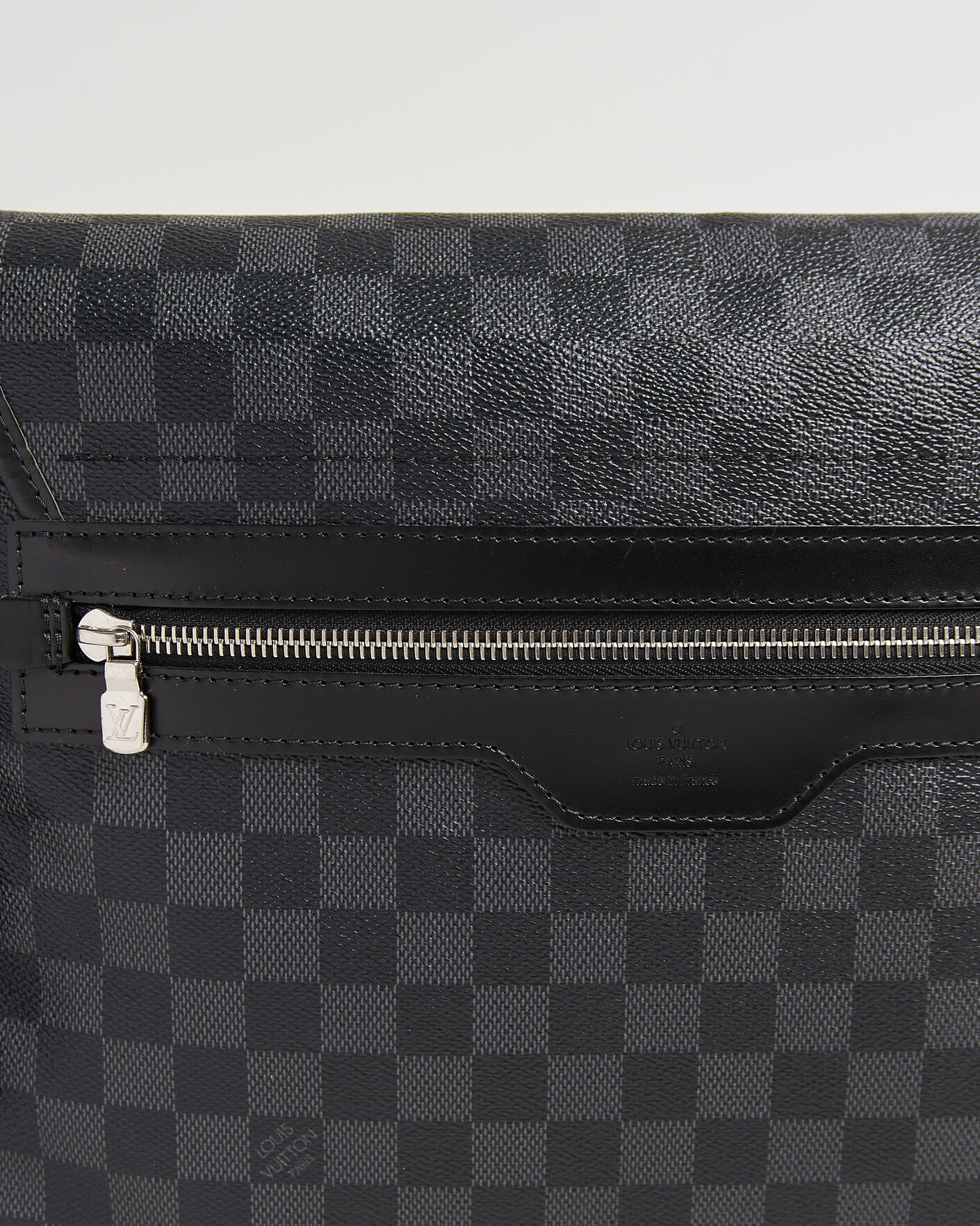 Herr | Pre-Owned & Vintage Bags | Louis Vuitton Pre-Owned | Daniel MM Shoulder Bag Damier Graphite