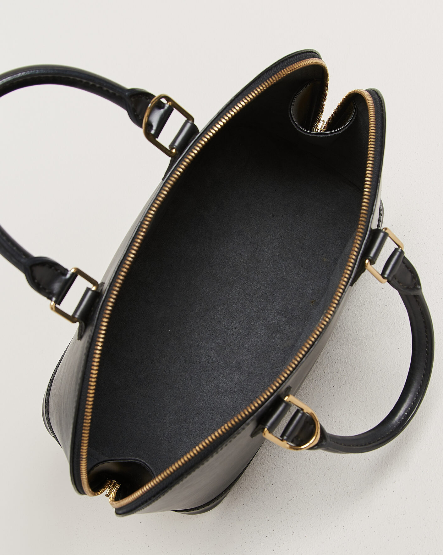 Herr | Pre-Owned & Vintage Bags | Louis Vuitton Pre-Owned | Alma PM Bag Epi Leather Black