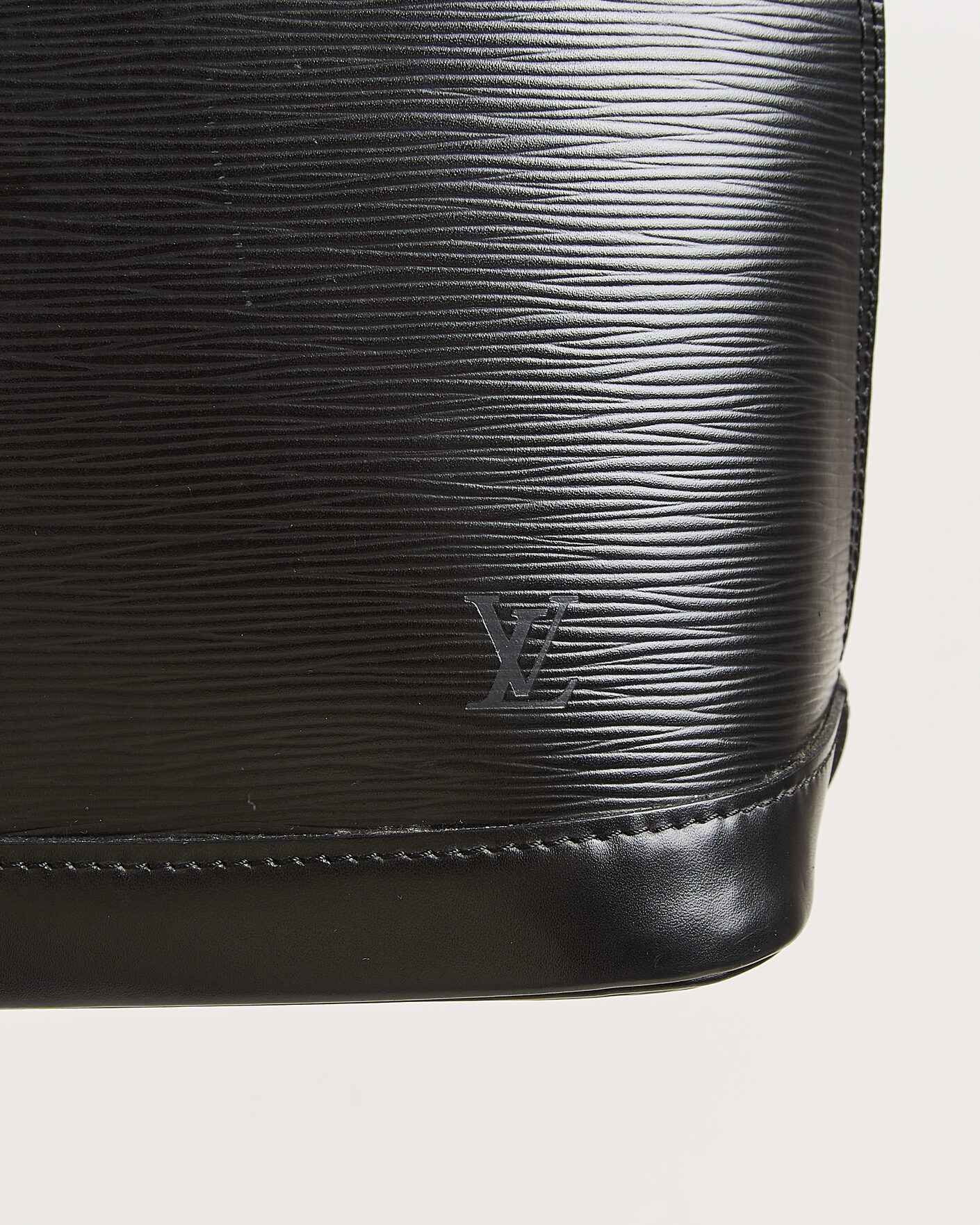Herr | Pre-Owned & Vintage Bags | Louis Vuitton Pre-Owned | Alma PM Bag Epi Leather Black