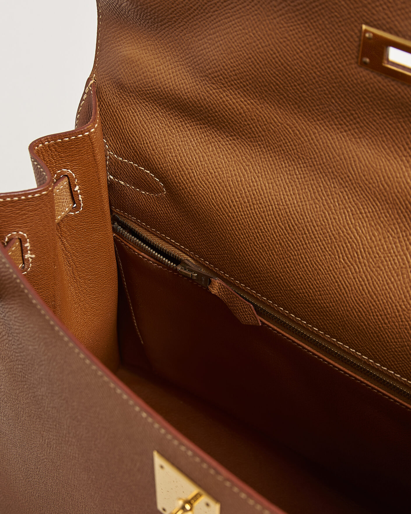 Herr | Pre-Owned & Vintage Bags | Hermès Pre-Owned | Kelly 32 Courchevel Leather Gold