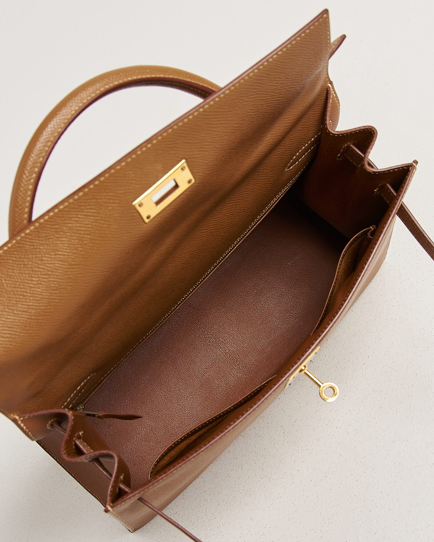 Herr | Pre-Owned & Vintage Bags | Hermès Pre-Owned | Kelly 32 Courchevel Leather Gold