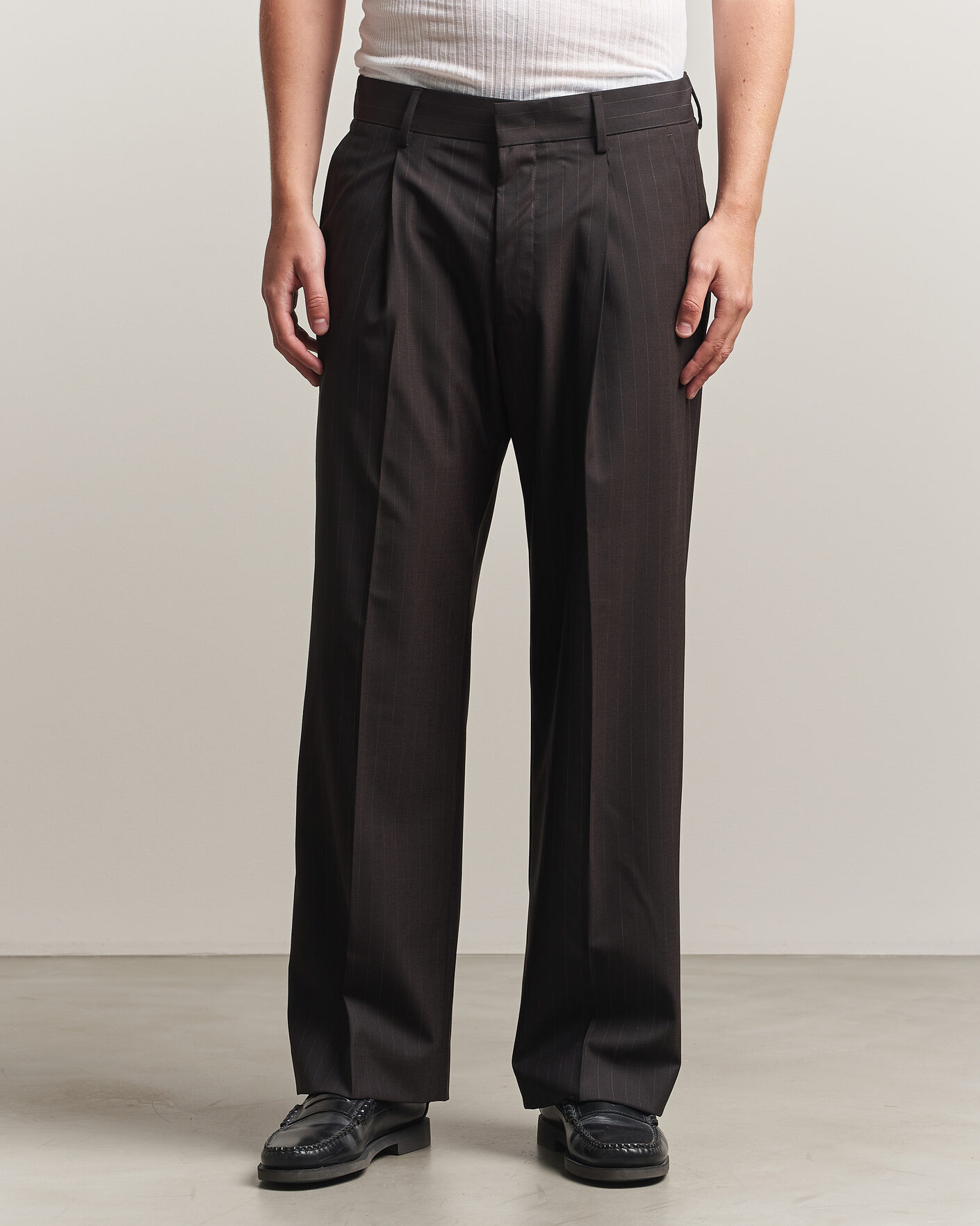 Herr | Byxor | NN07 | Kay Pinstriped Pleated Trousers Dark Brown