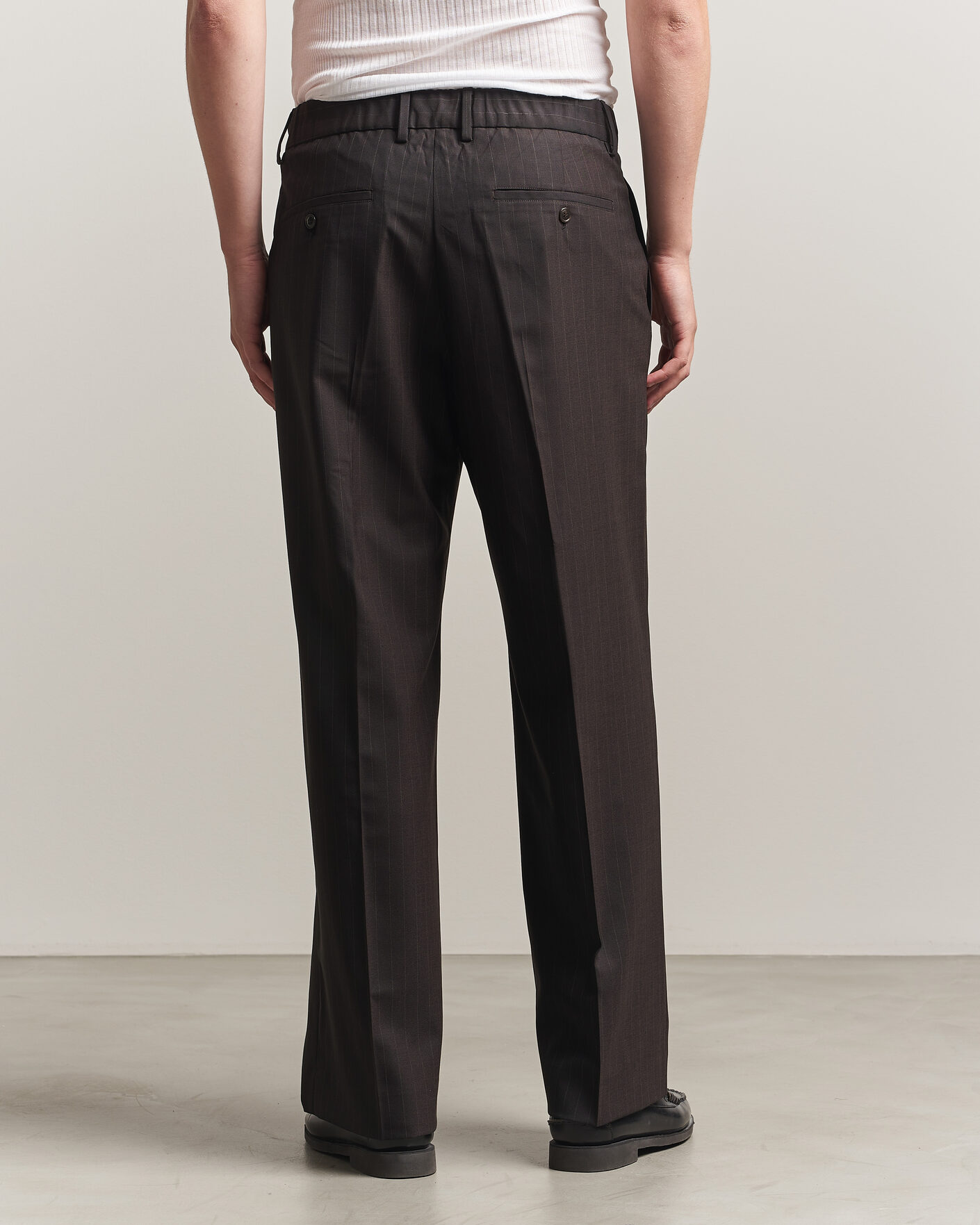Herr | Byxor | NN07 | Kay Pinstriped Pleated Trousers Dark Brown