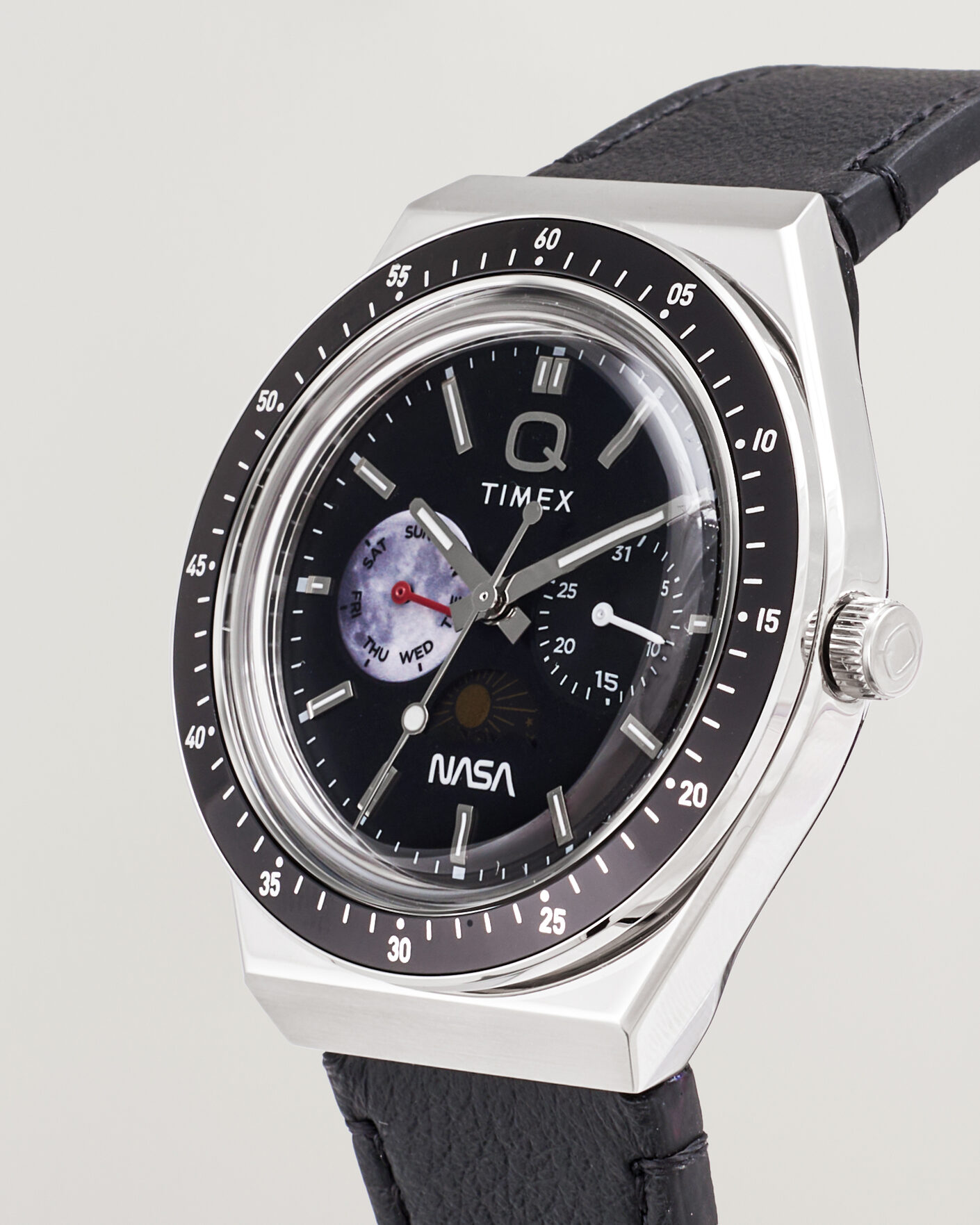 Herr | Timex Q Timex x NASA Luminous Leather Strap 40mm Black Dial | Timex | Q x NASA Luminous Leather Strap 40mm Black Dial