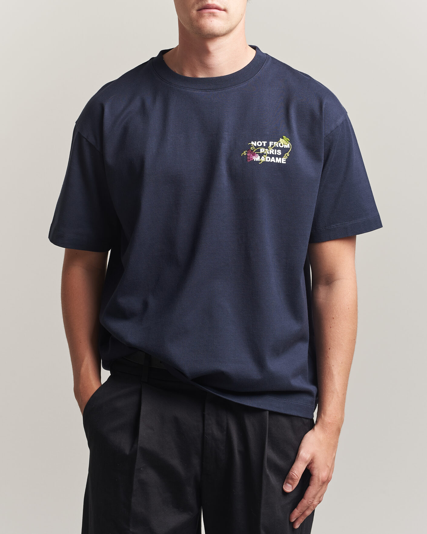 Herr | T-Shirts | Drôle de Monsieur | Vine Embroidered Slogan T-Shirt Navy