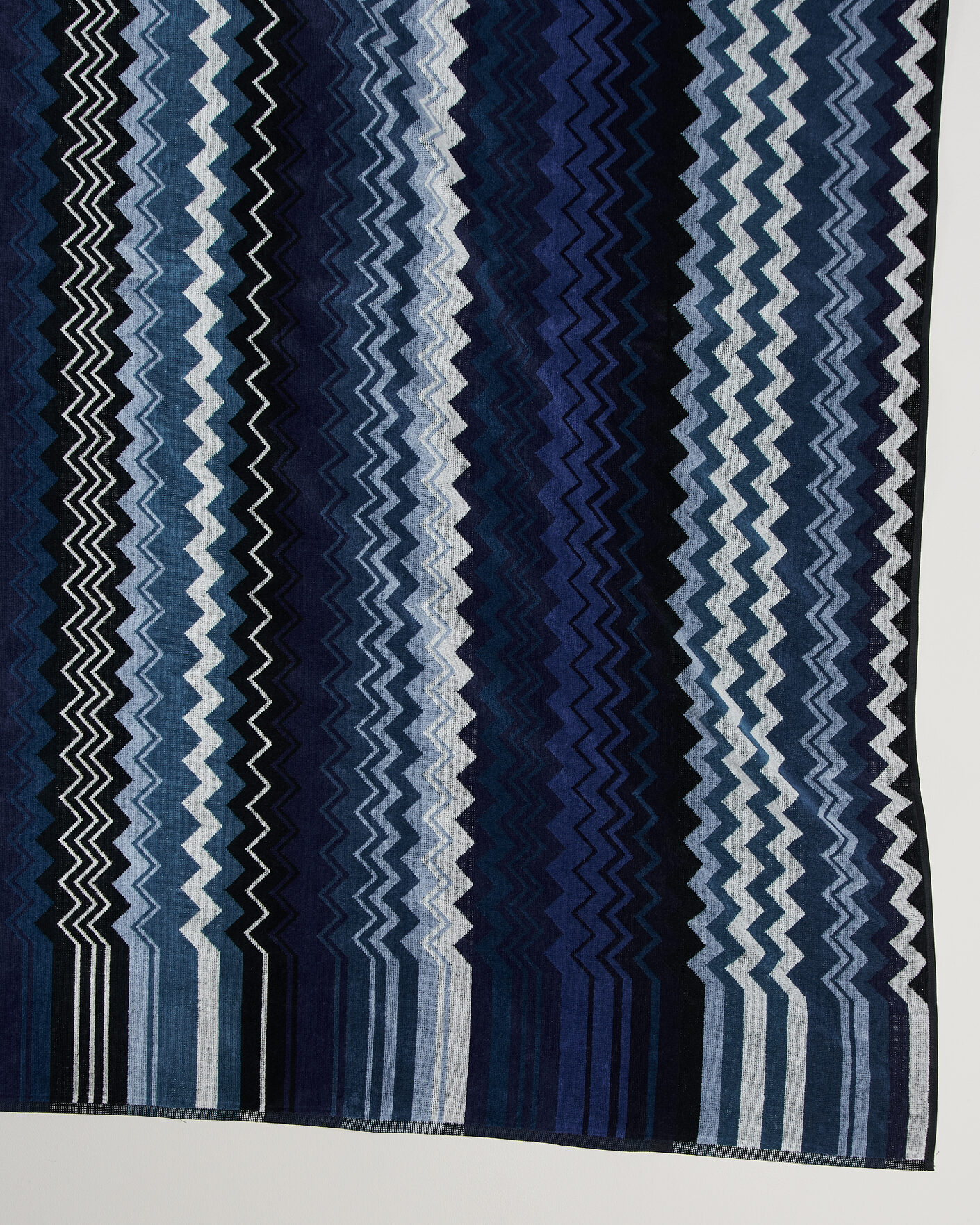 Herr | Textilier | Missoni Home | Giacomo Bath Sheet 100x150cm Multi Blue