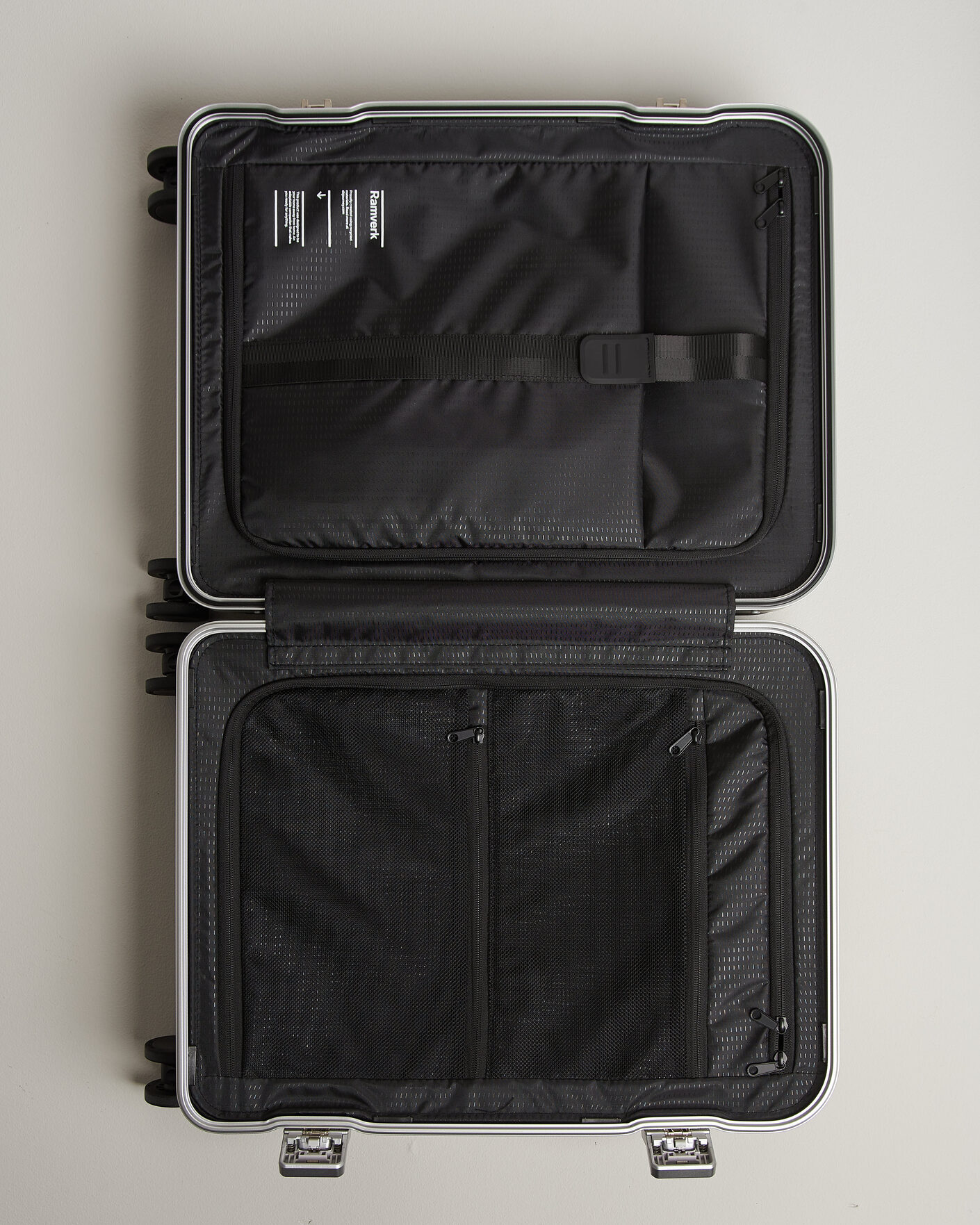 Herr | Väskor | DB | Ramverk Pro Carry On Silver/Black