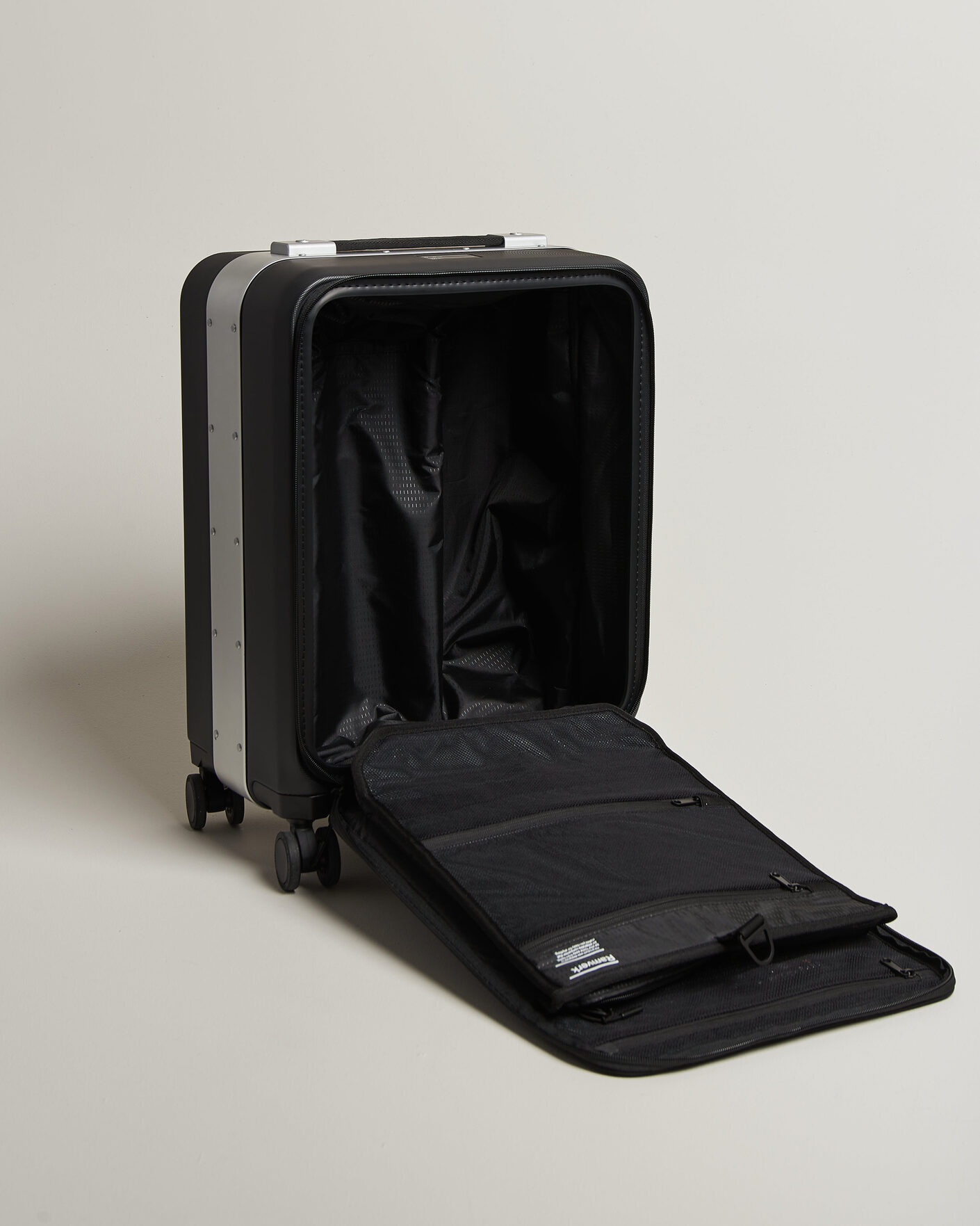 Herr | Väskor | DB | Ramverk Pro Front-Access Carry On Silver/Black