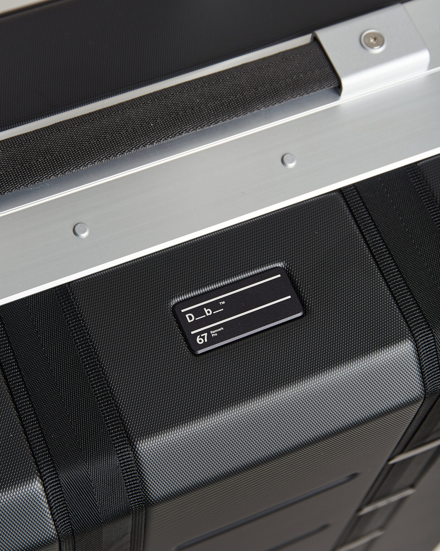 Herr | Väskor | DB | Ramverk Pro Check-In Luggage Medium Silver/Black