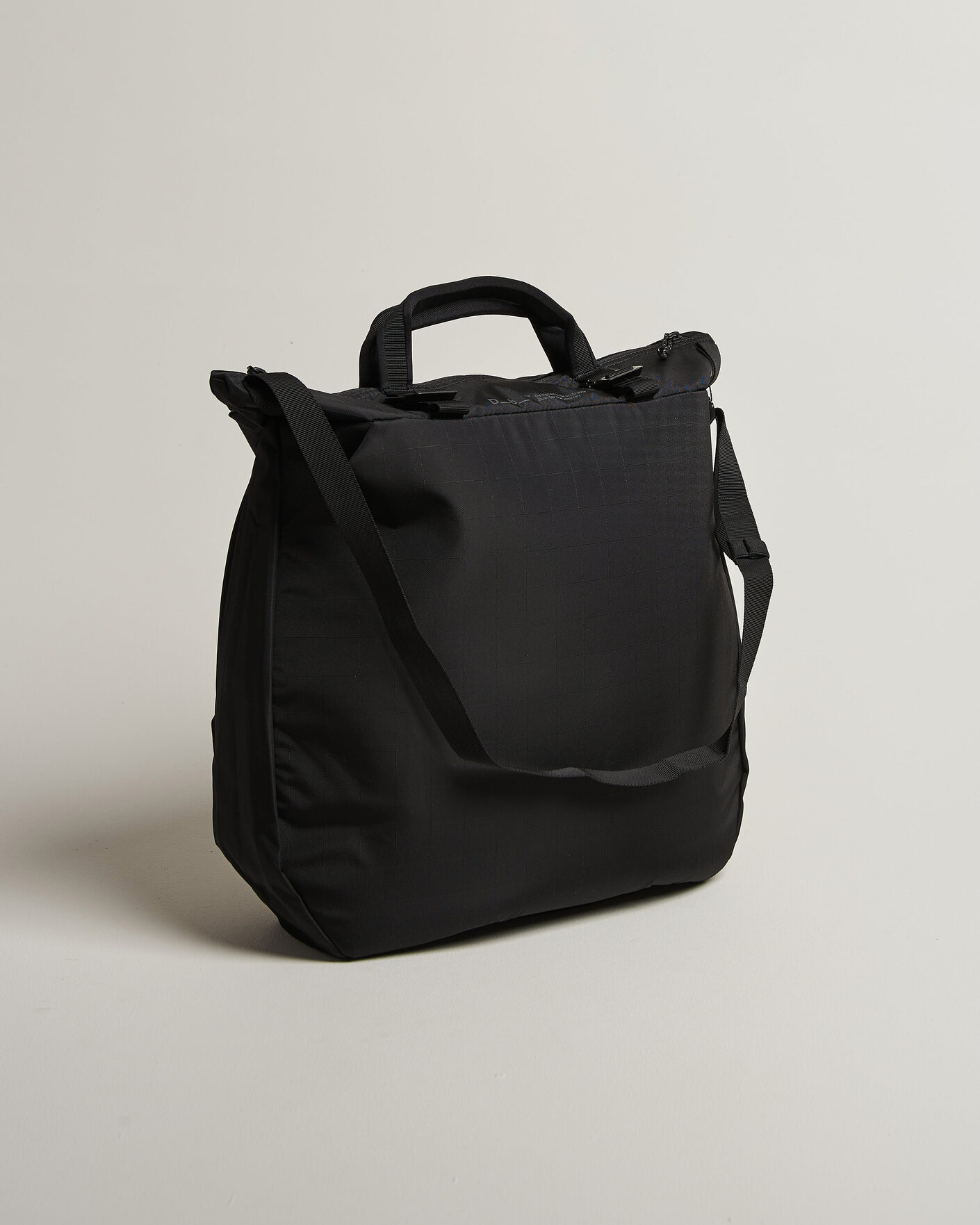 Herr | Väskor | DB | Utility Tote 32L Black Out