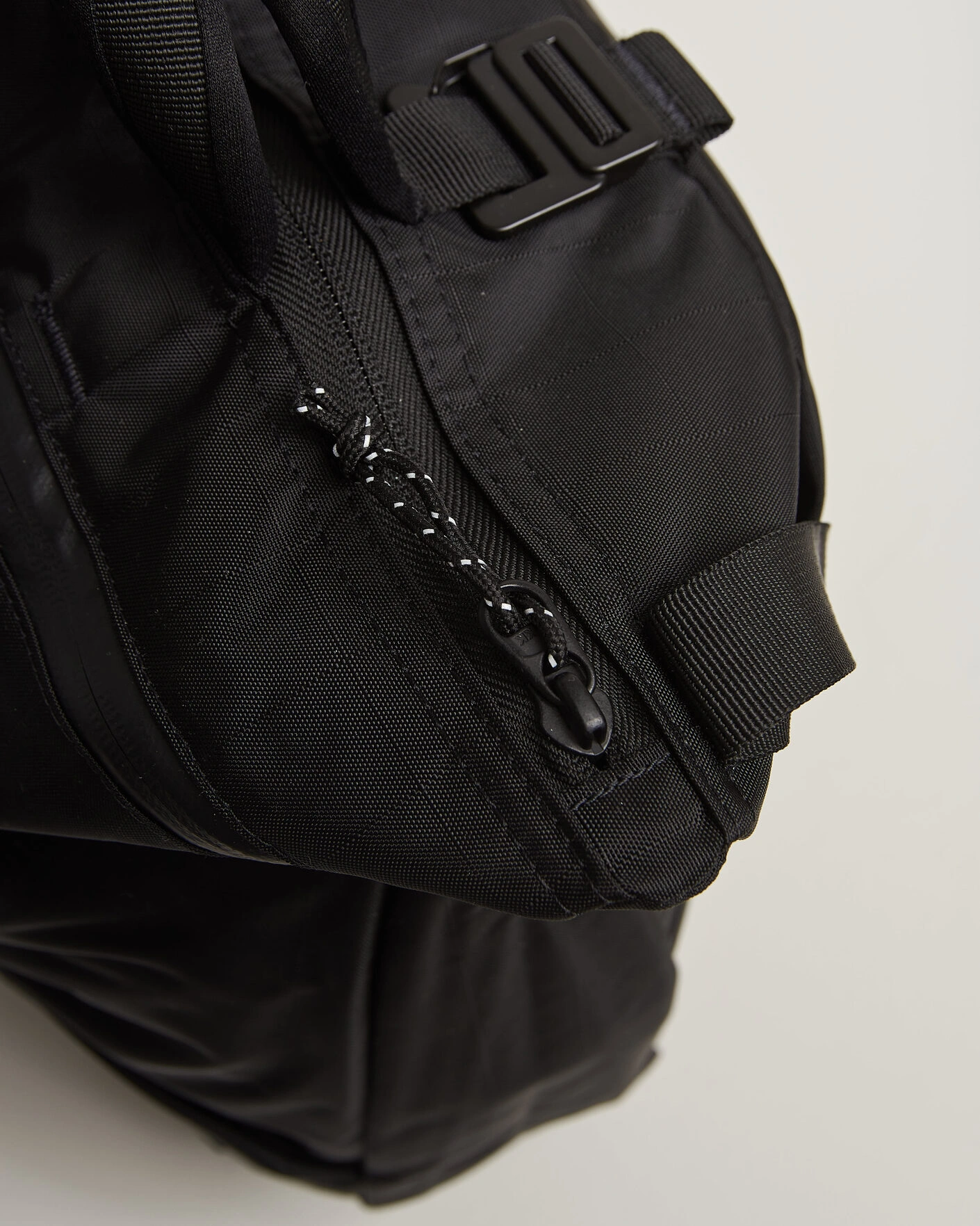 Herr | Väskor | DB | Utility Tote 32L Black Out