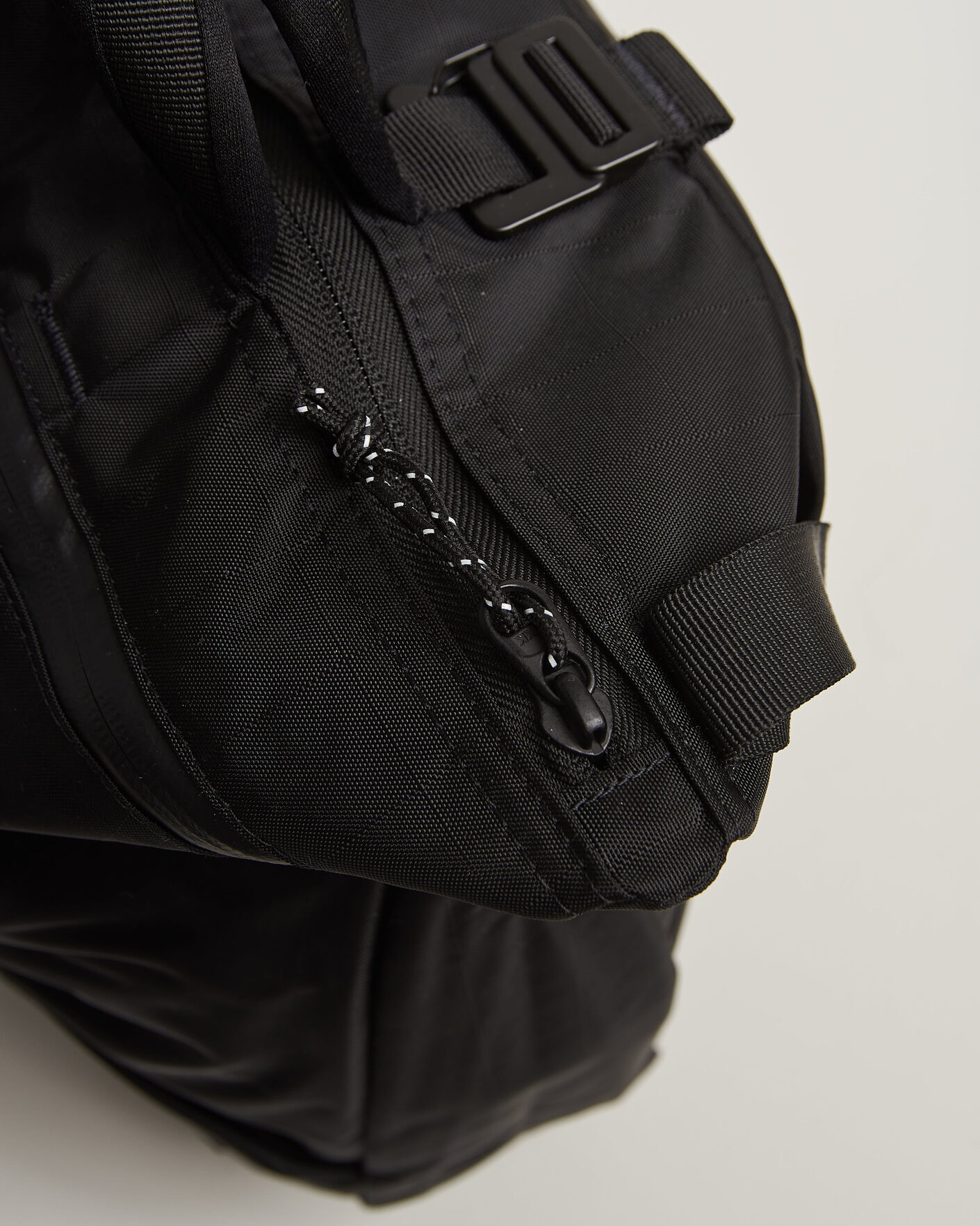 Herr | Väskor | DB | Utility Tote 32L Black Out