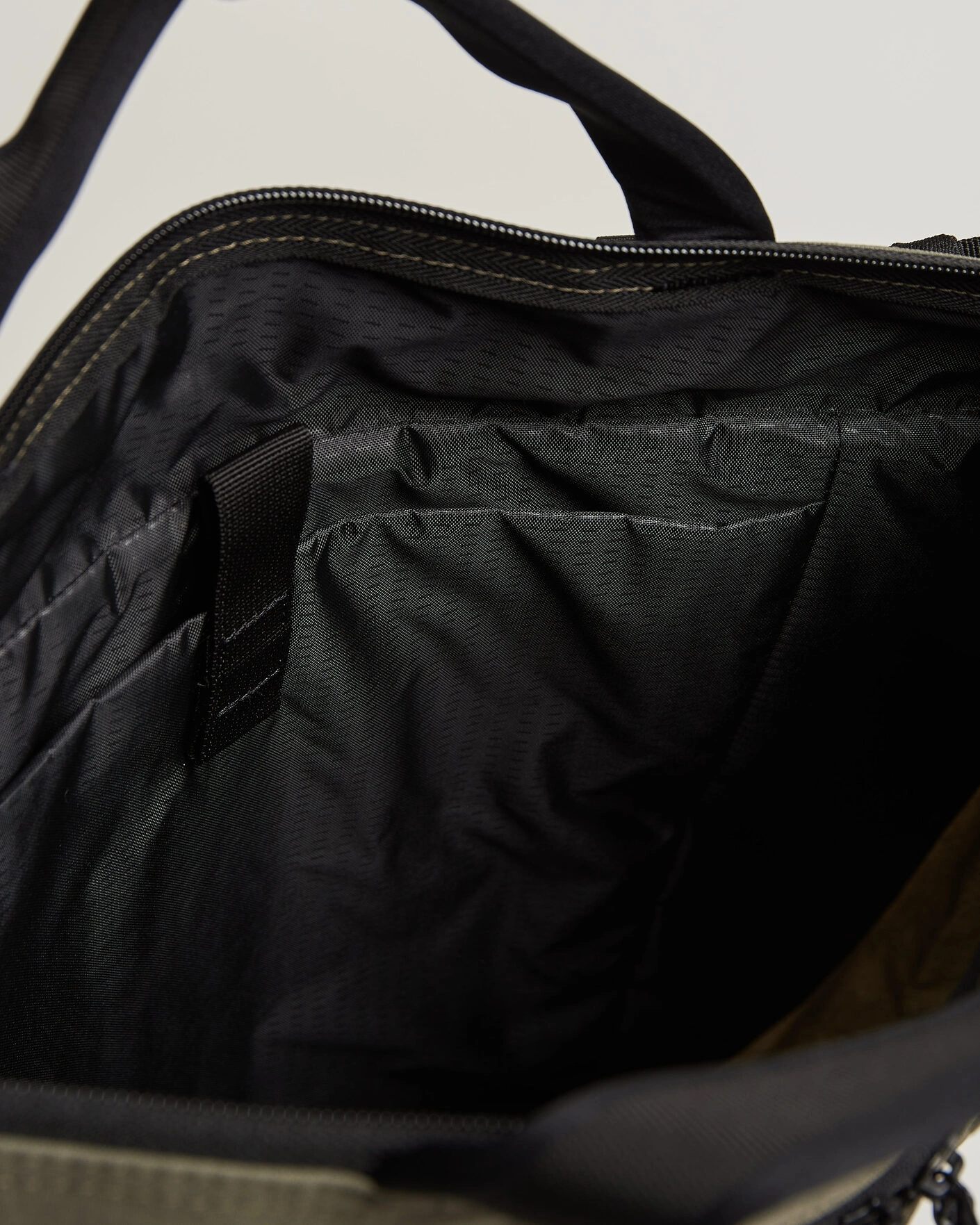 Herr | Väskor | DB | Utility Tote 32L Forest Green