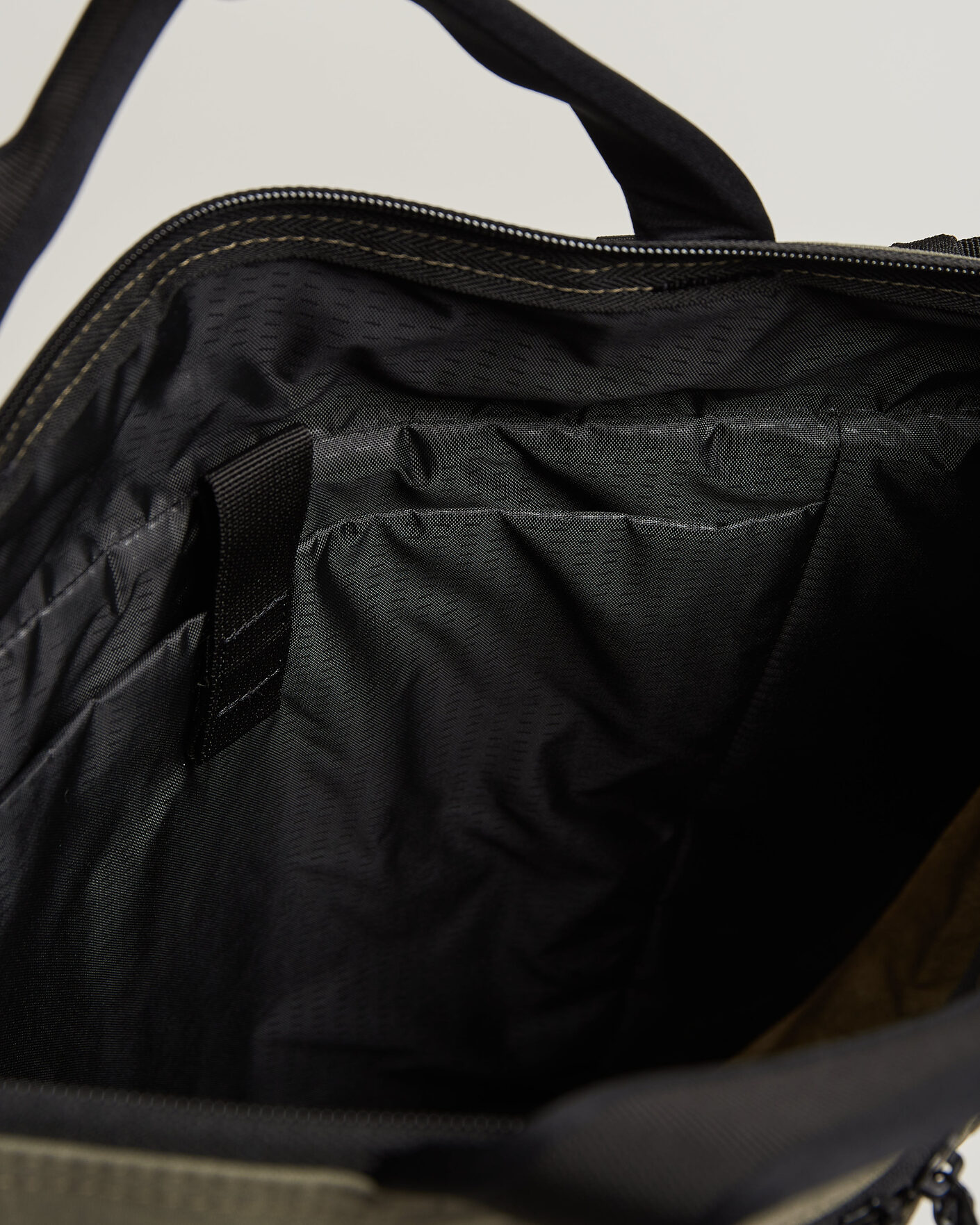 Herr | Väskor | DB | Utility Tote 32L Forest Green