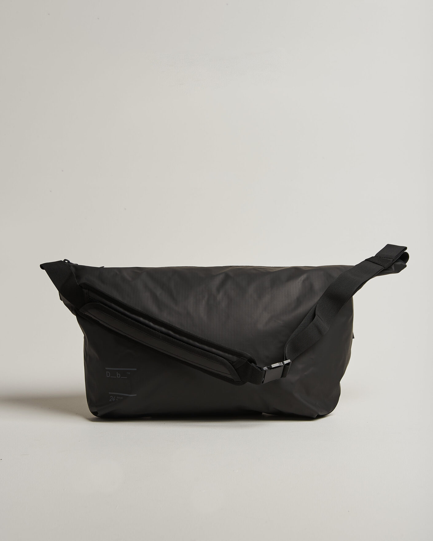 Herr | Väskor | DB | Ramverk Pro Sling Bag 24L Black Out