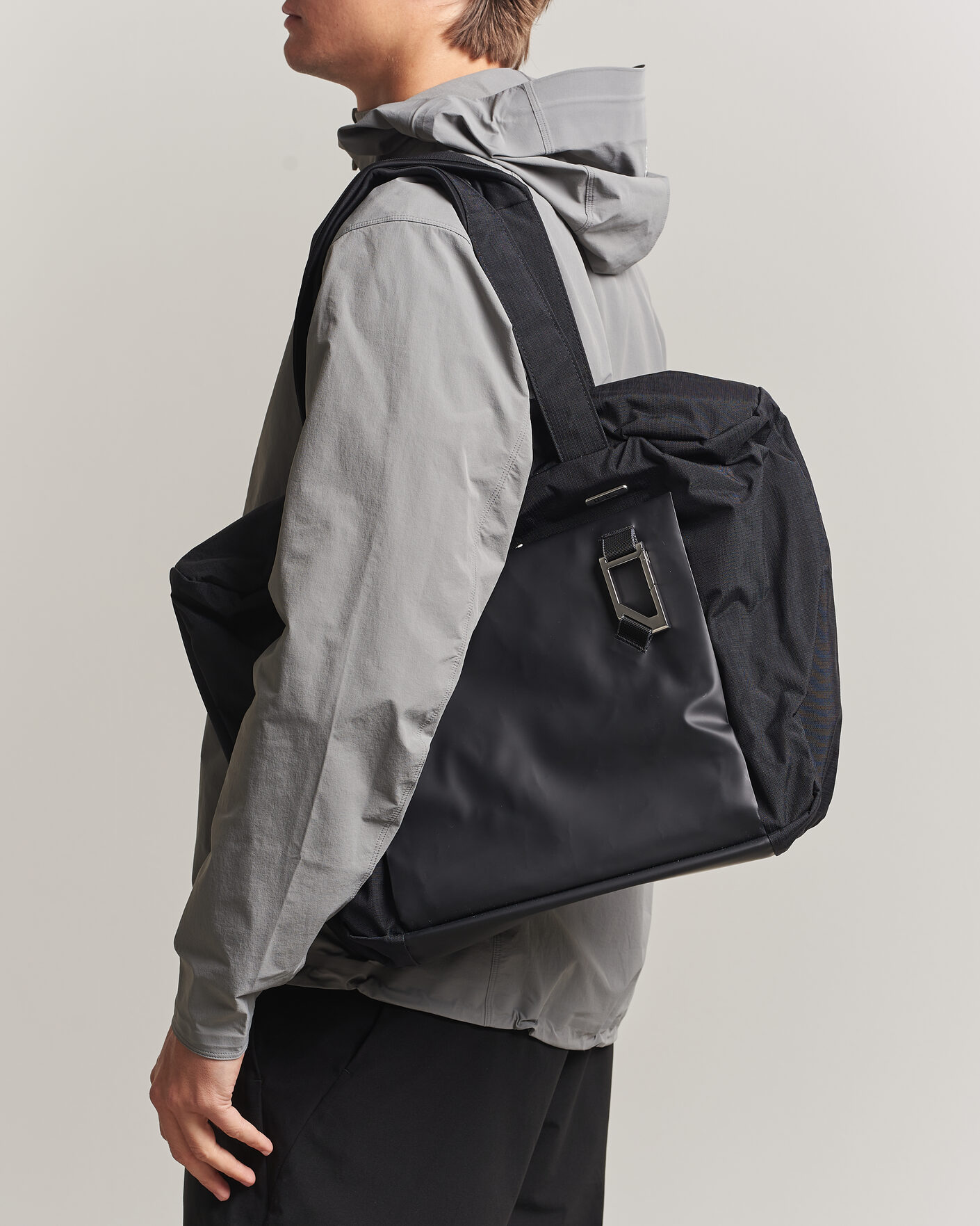 Herr | Väskor | DB | Entour Tote 22L Black Out
