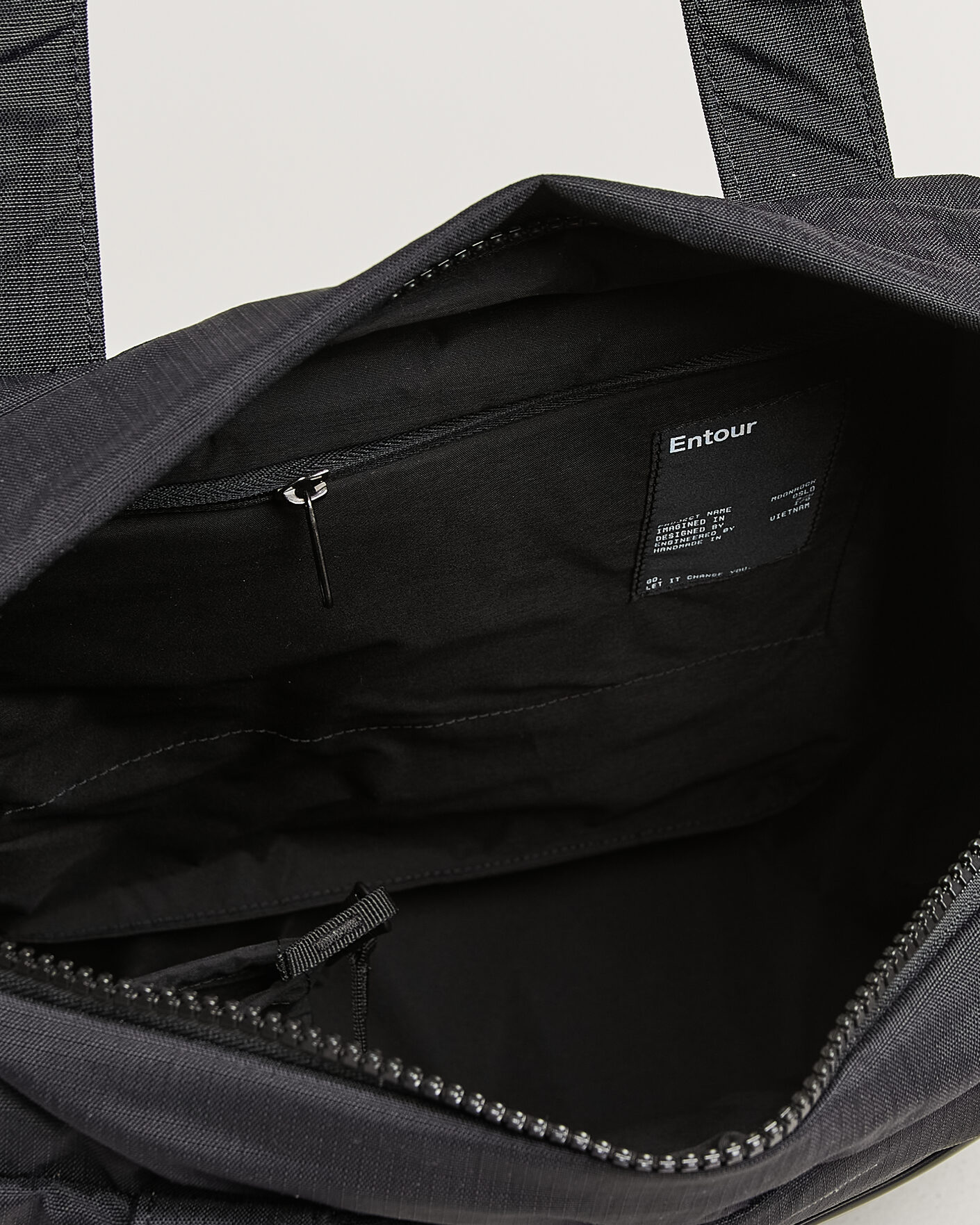 Herr | Väskor | DB | Entour Tote 22L Black Out
