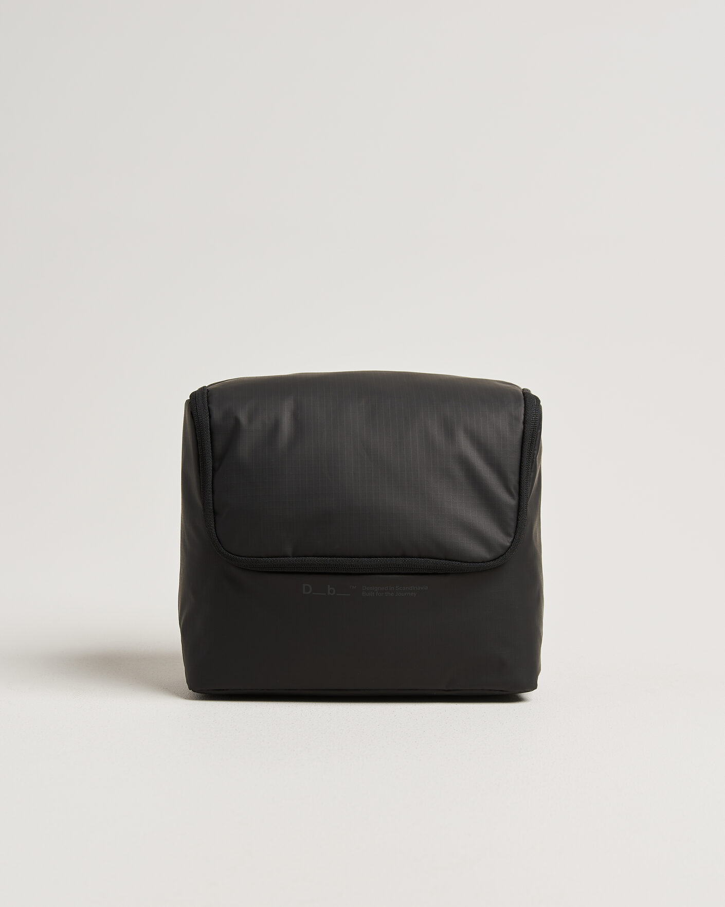 Herr | Väskor | DB | Essential Wash Bag M Black Out