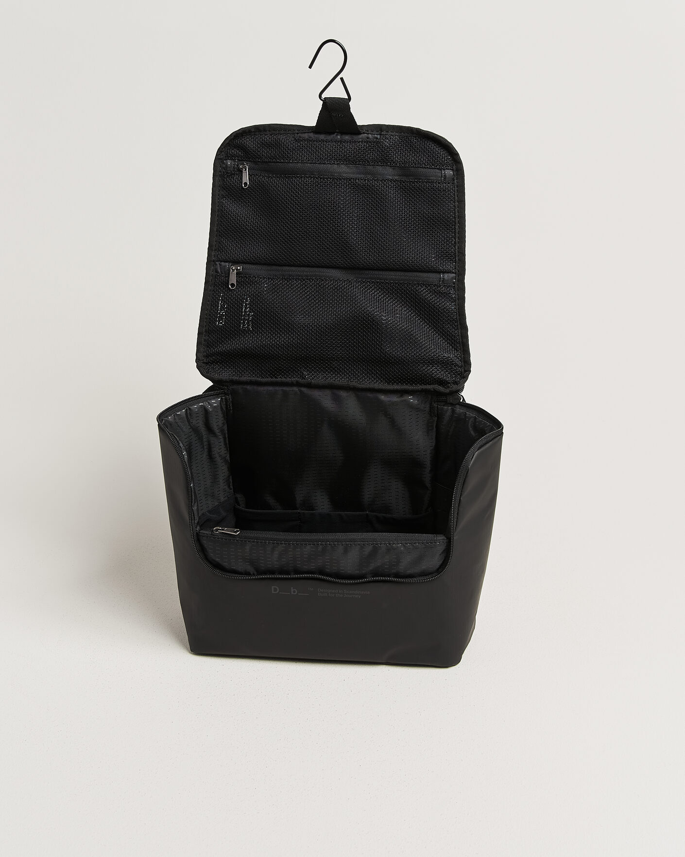 Herr | Väskor | DB | Essential Wash Bag M Black Out