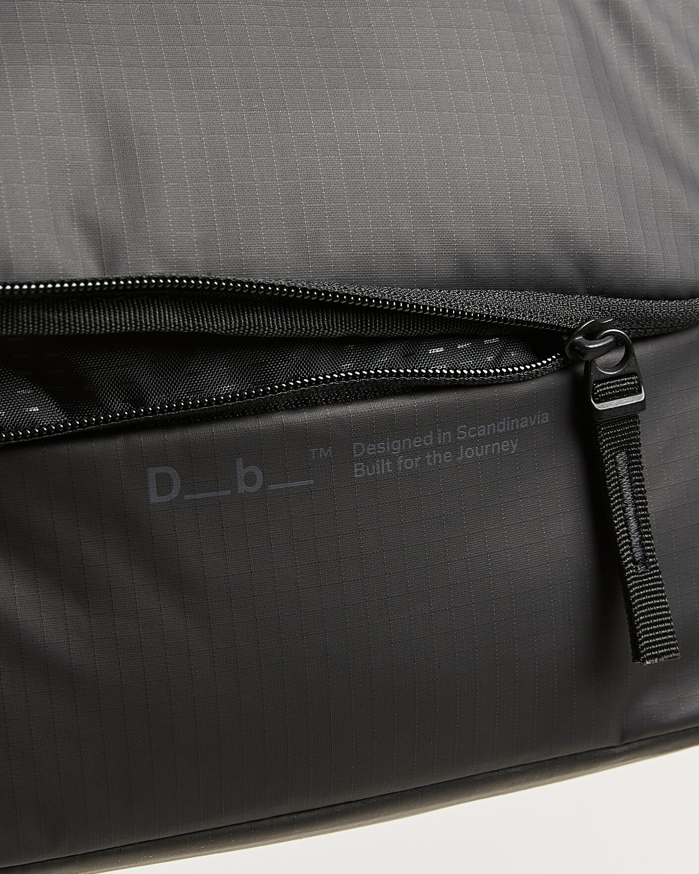 Herr | Väskor | DB | Essential Wash Bag M Black Out