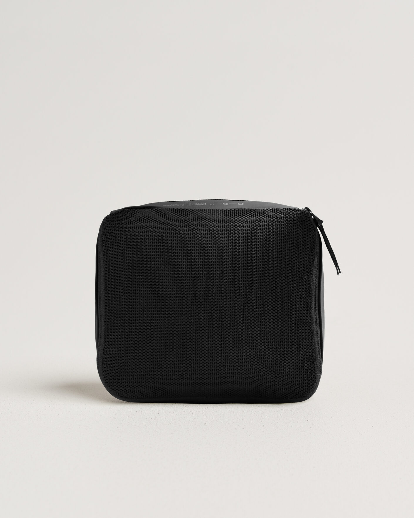 Herr | Väskor | DB | Essential Packing Cube M Black Out